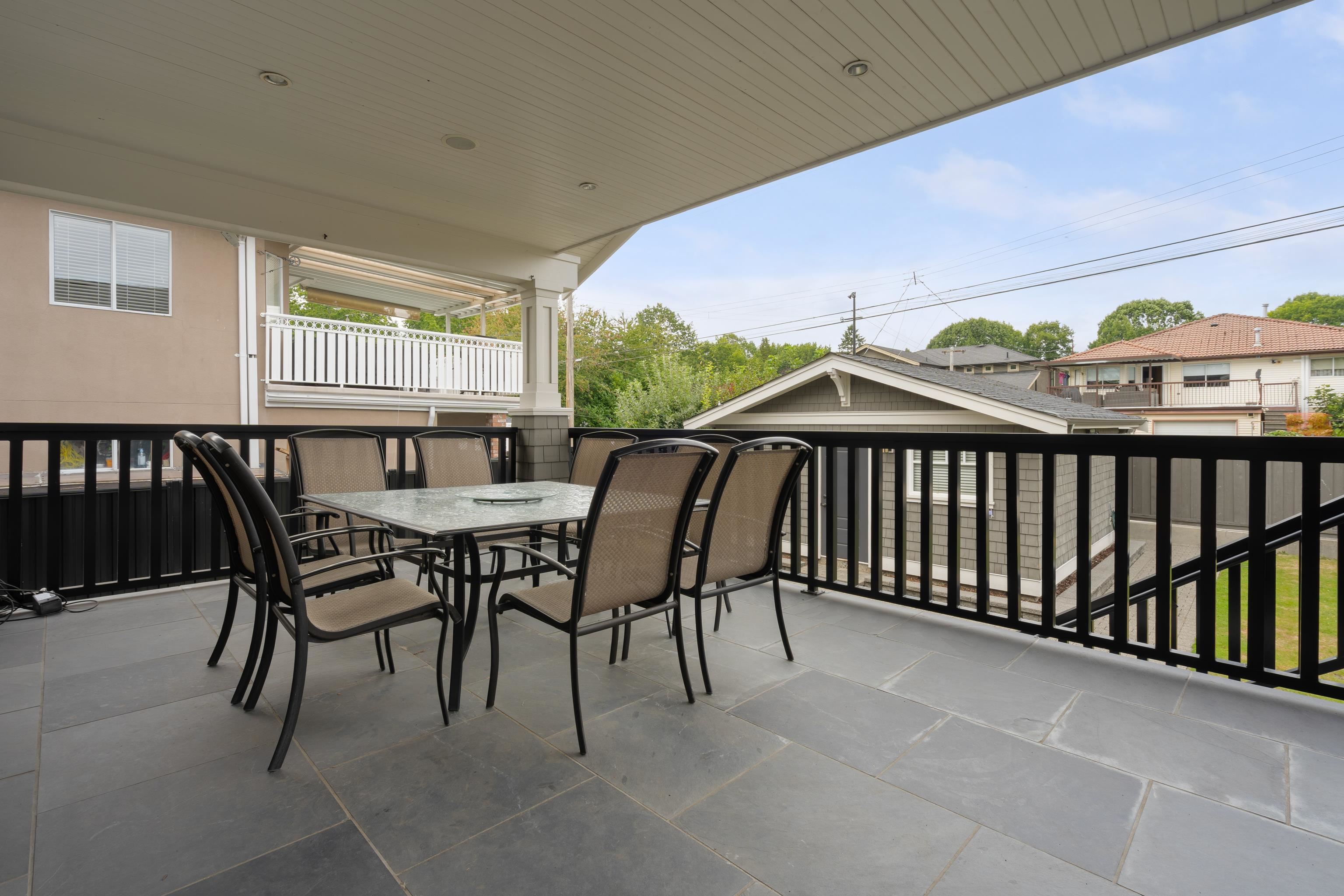 3955 DUNDAS STREET