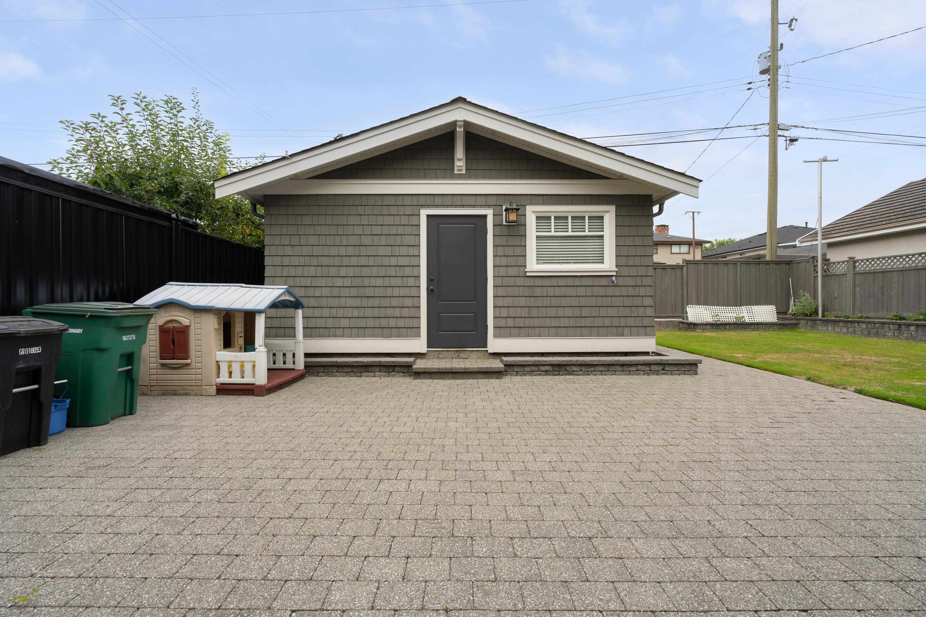 3955 DUNDAS STREET