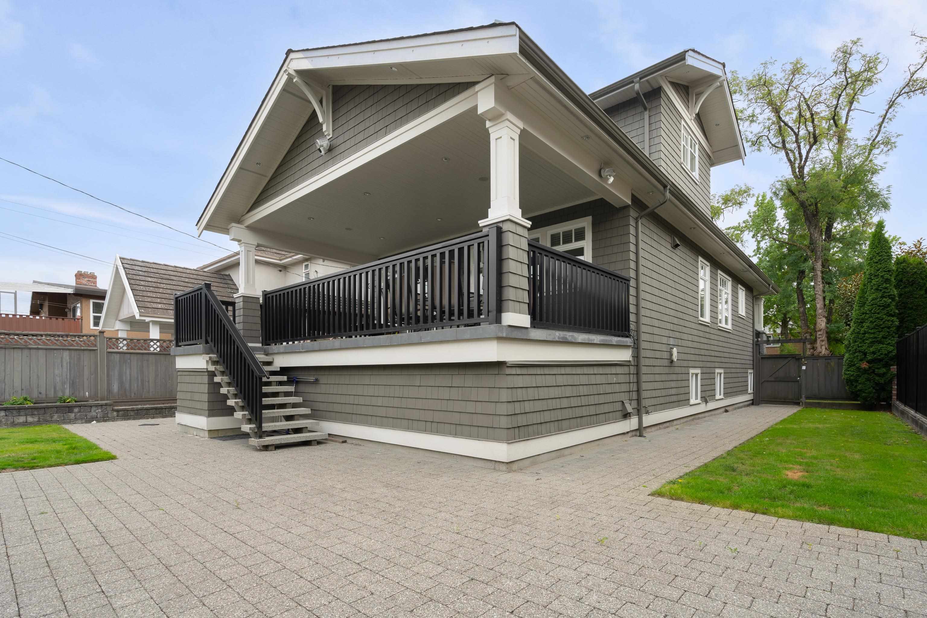 3955 DUNDAS STREET