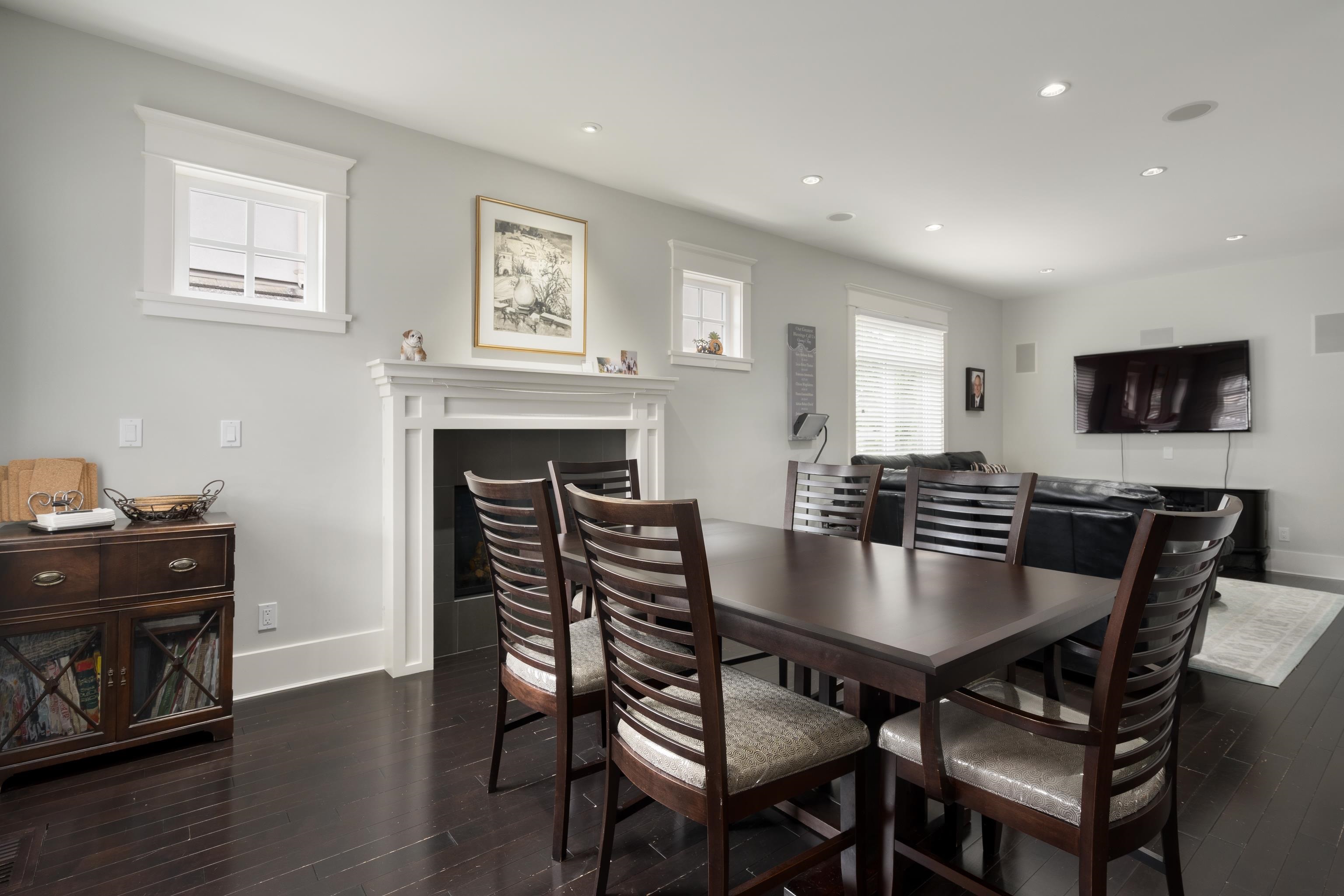 3955 DUNDAS STREET