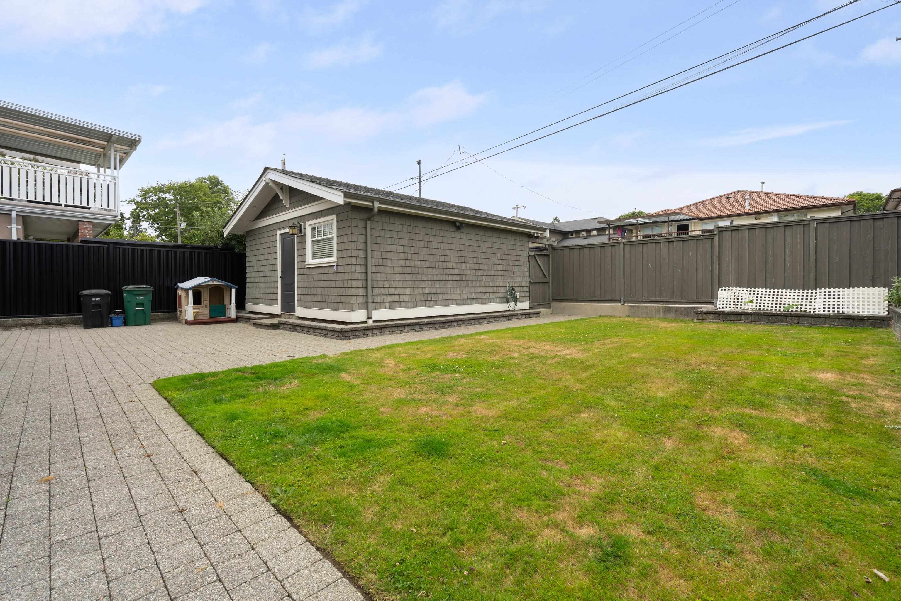 3955 DUNDAS STREET