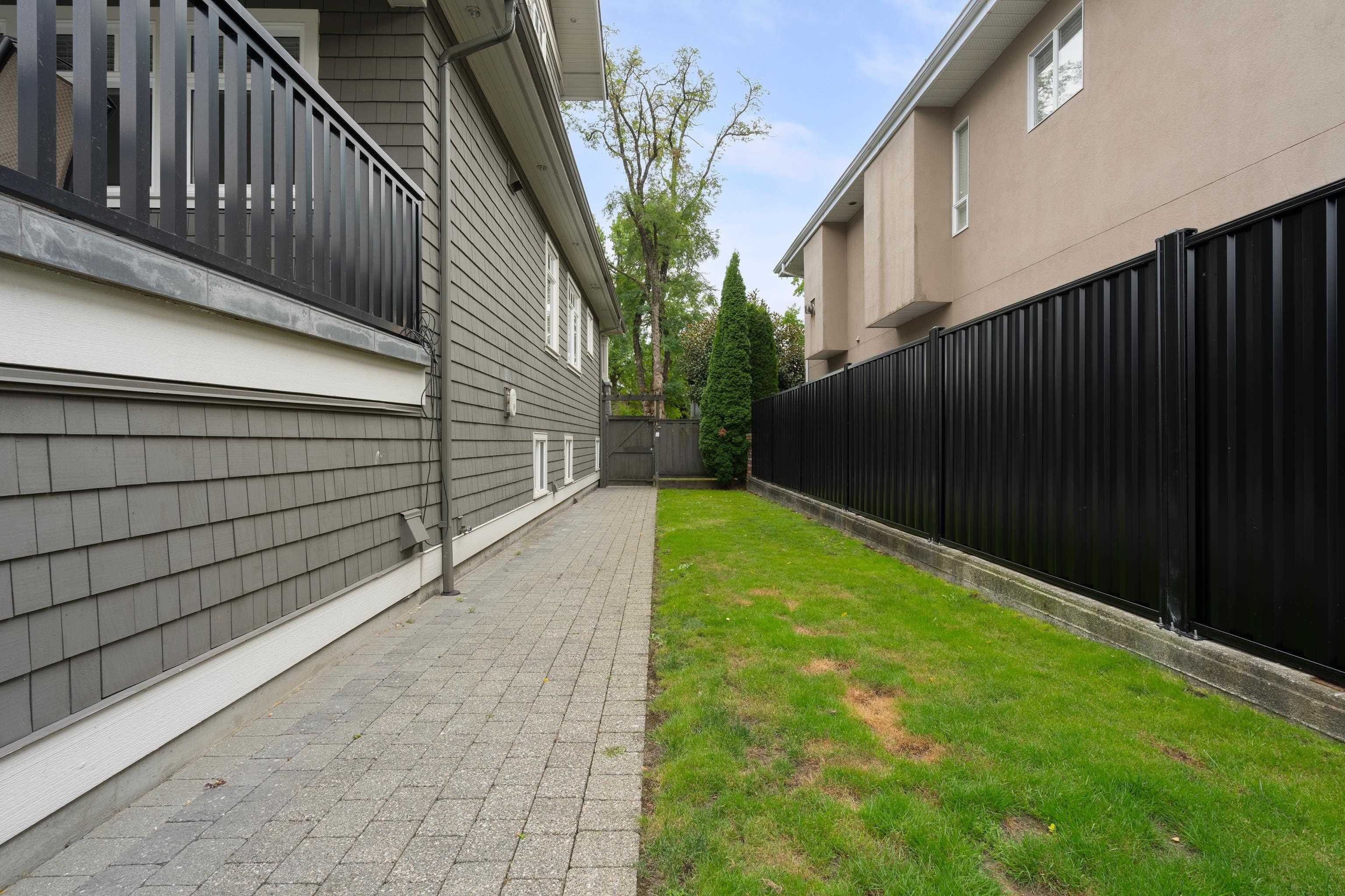 3955 DUNDAS STREET
