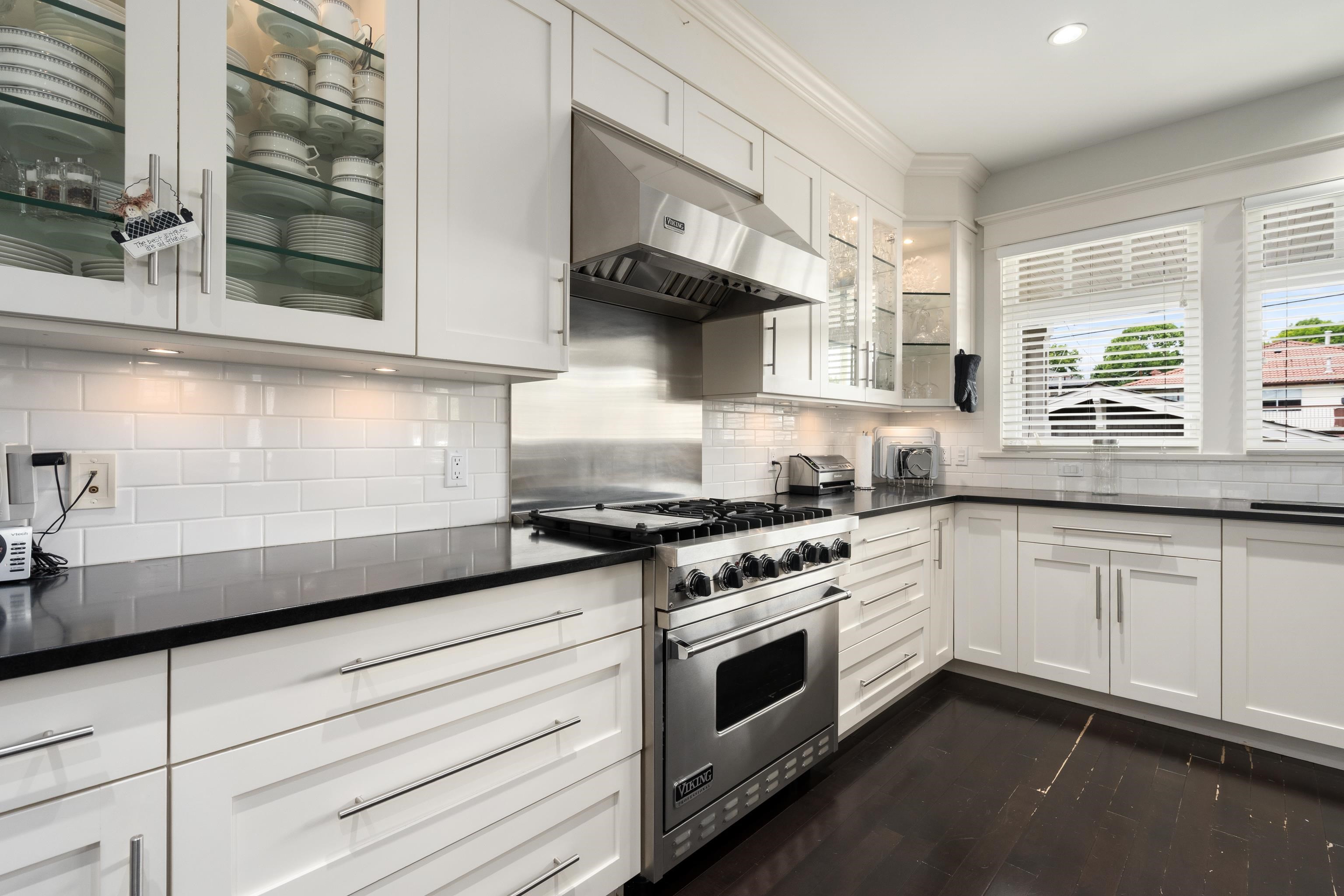 3955 DUNDAS STREET