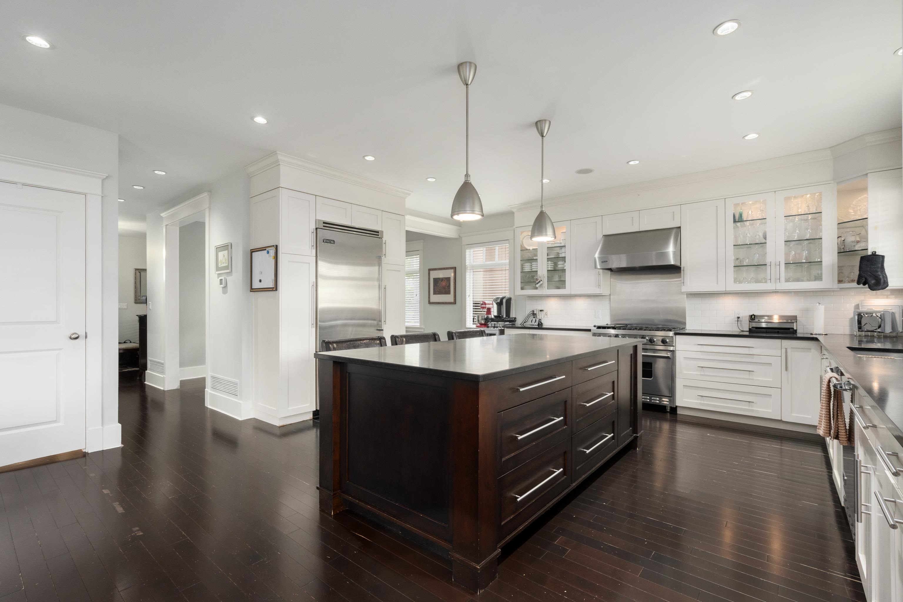 3955 DUNDAS STREET