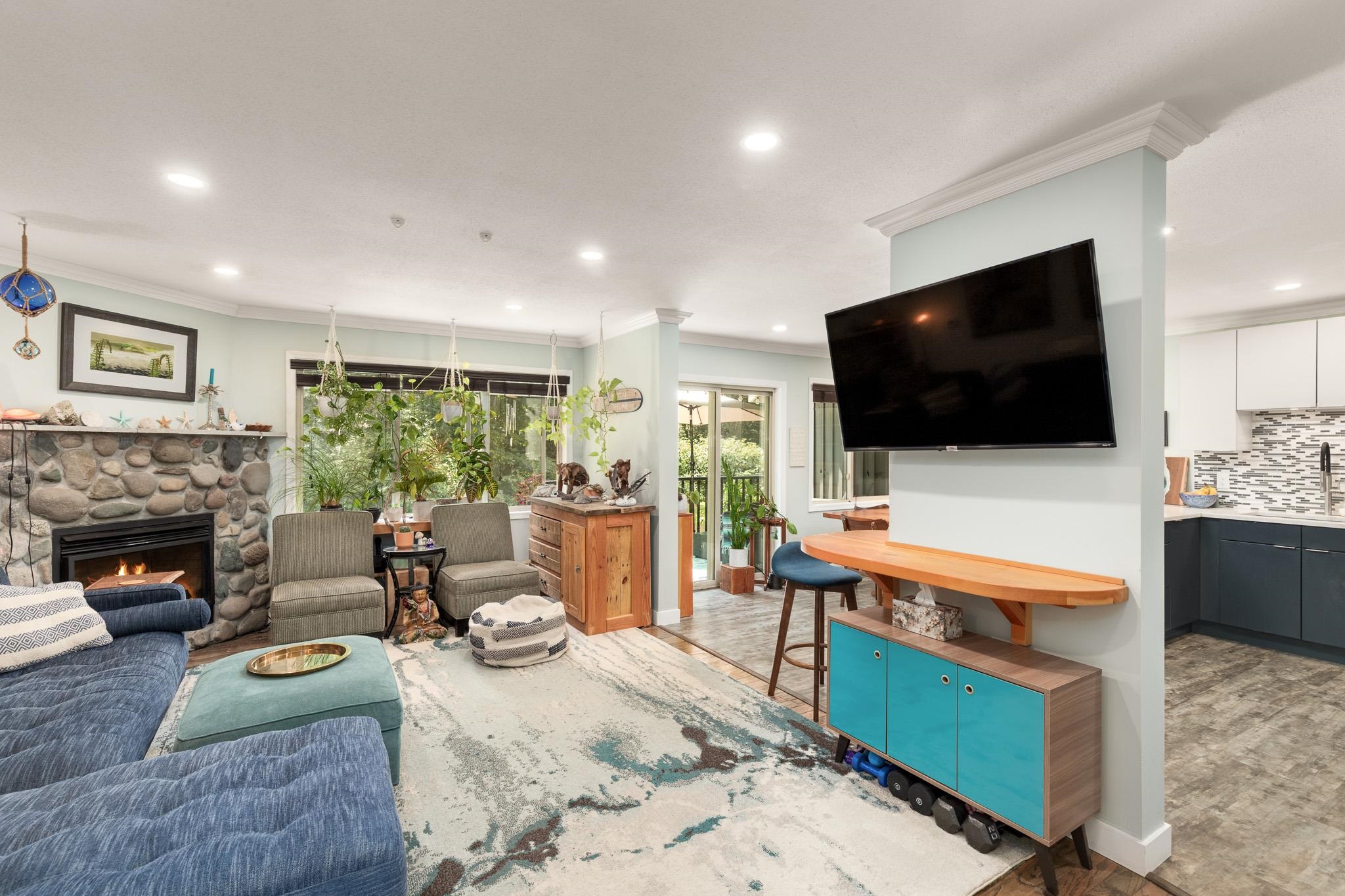 6 1158 CARMEL PLACE