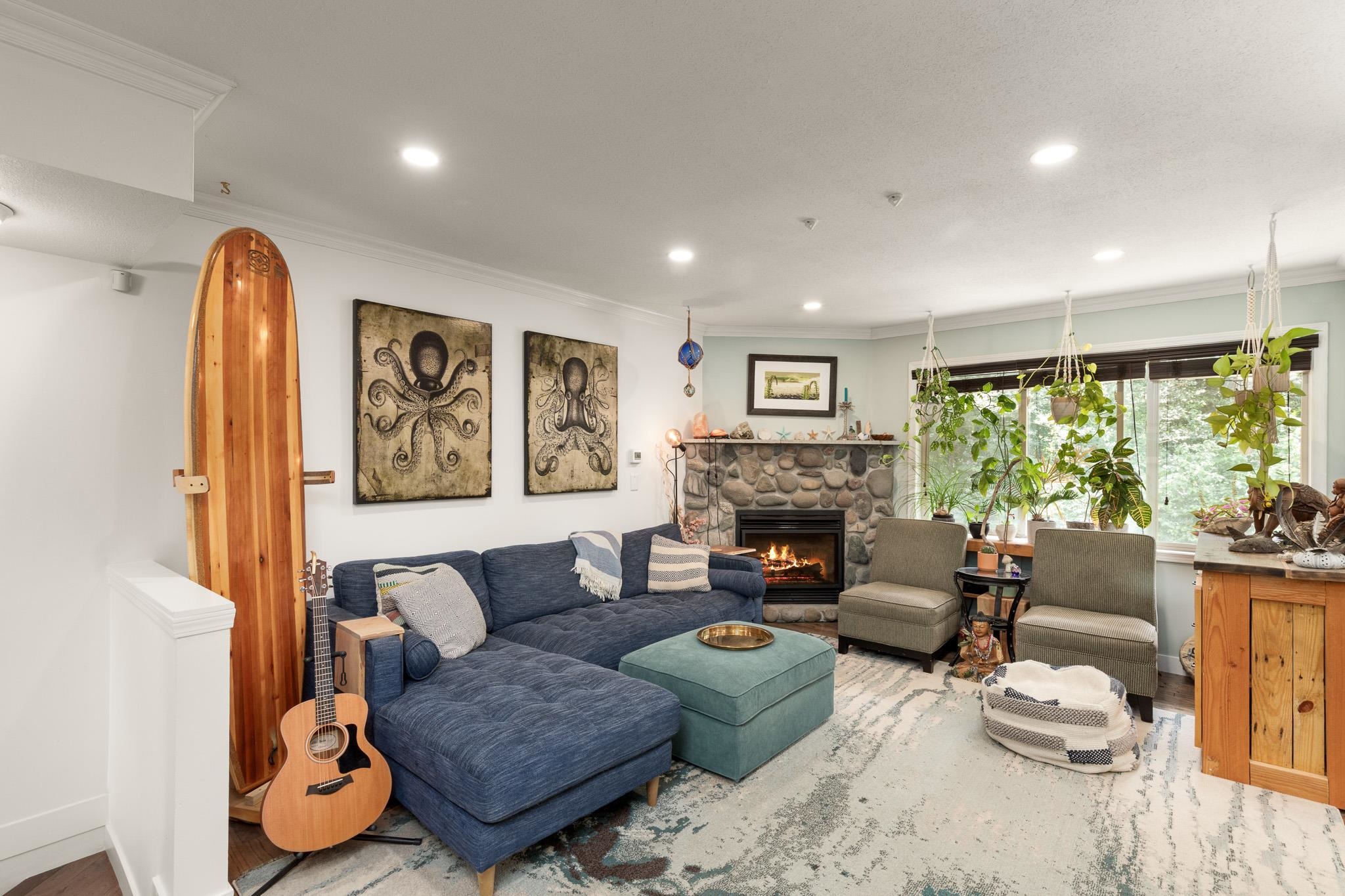 6 1158 CARMEL PLACE
