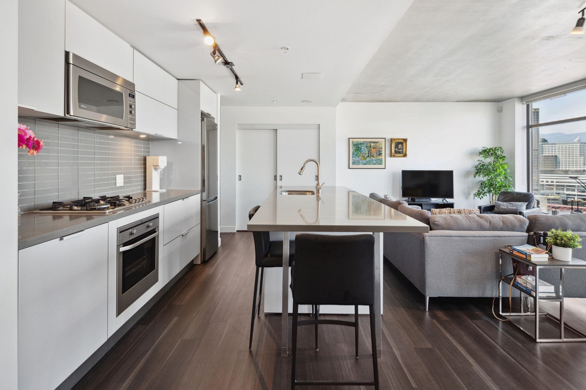 2102 128 W CORDOVA STREET