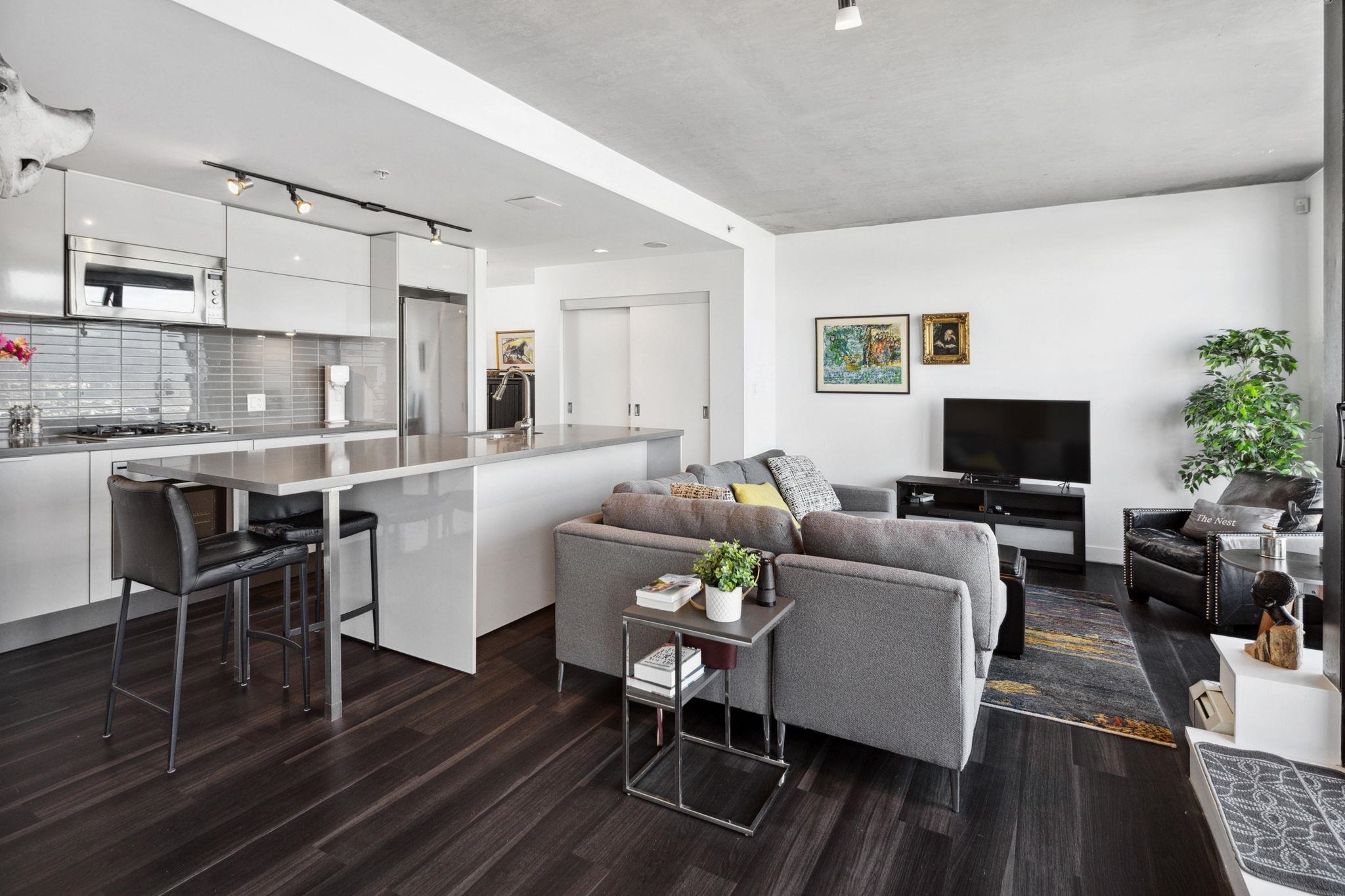 2102 128 W CORDOVA STREET