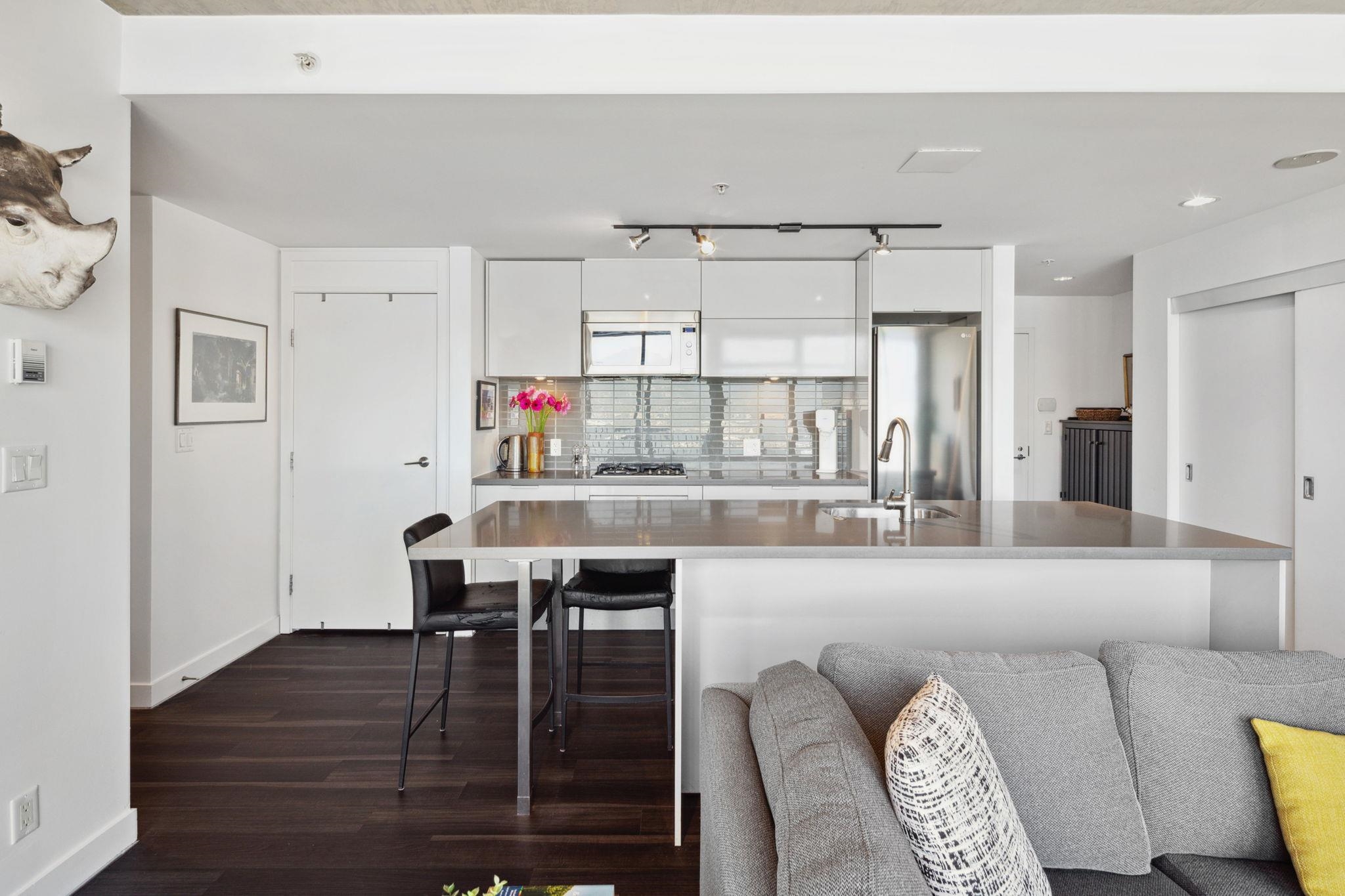 2102 128 W CORDOVA STREET
