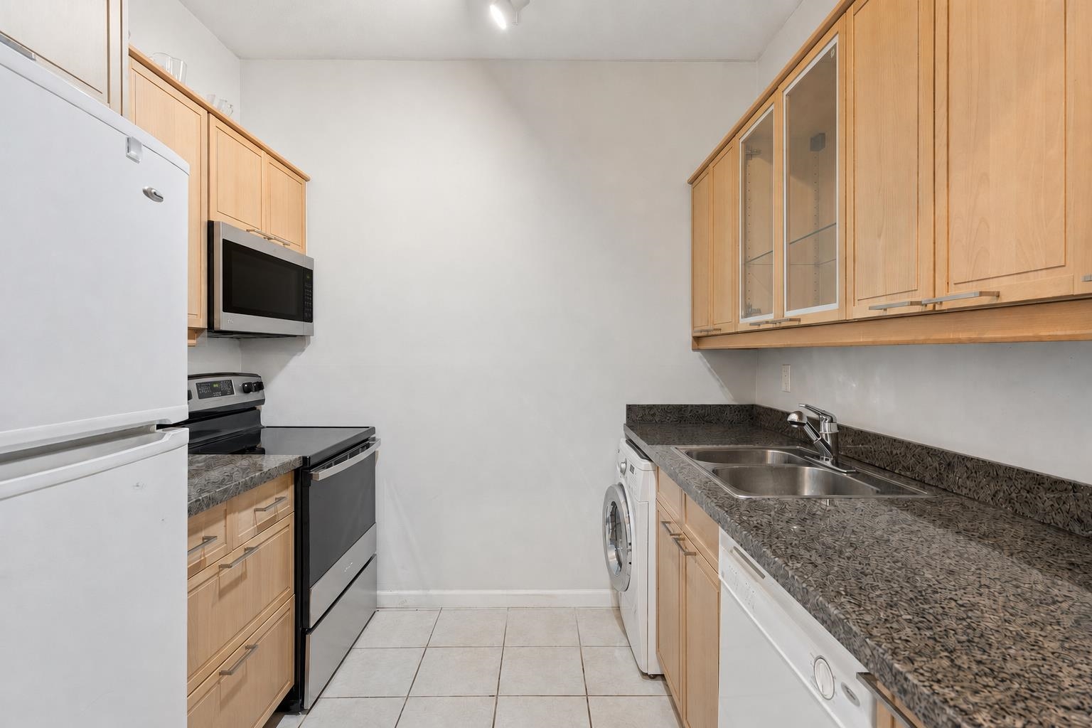 304 827 W 16TH STREET