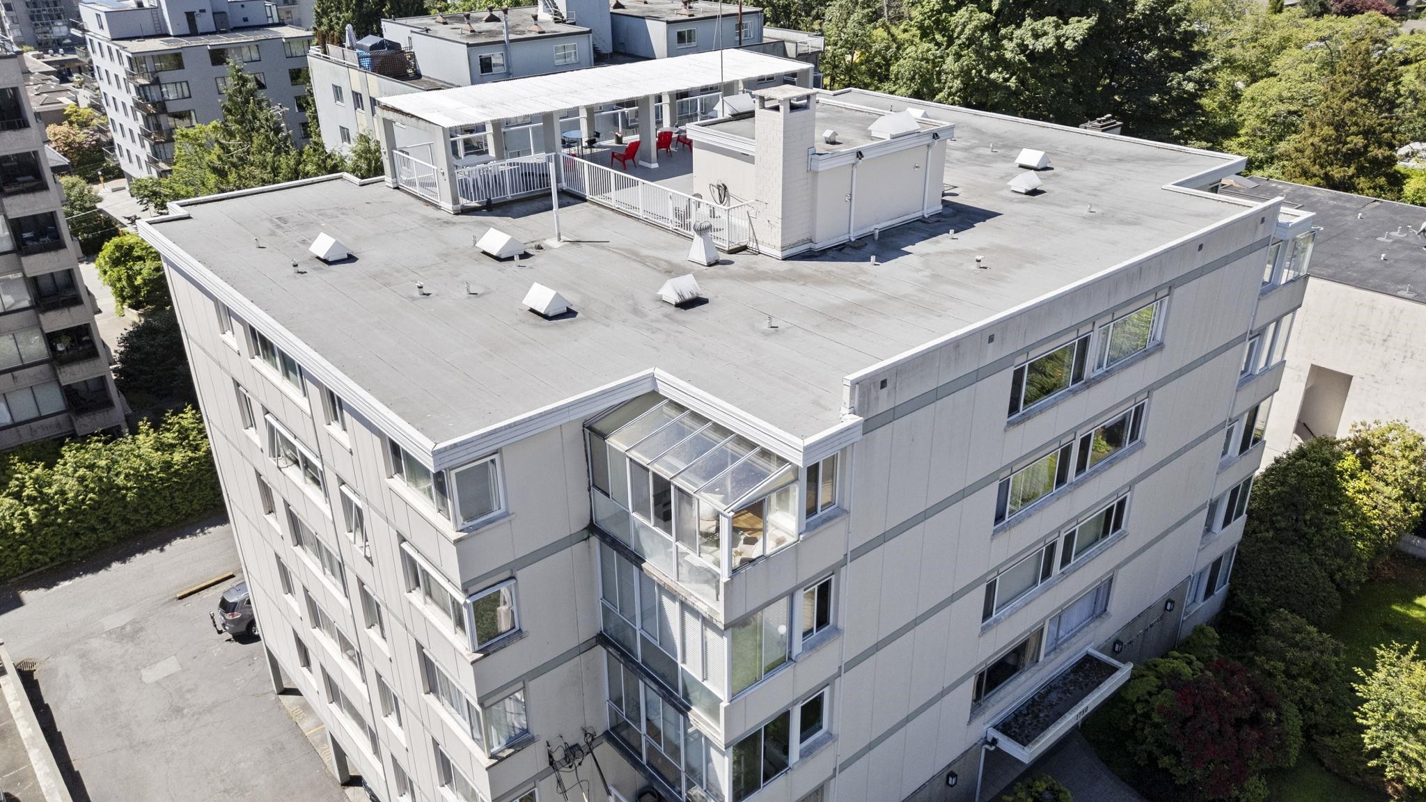 504 1750 ESQUIMALT AVENUE