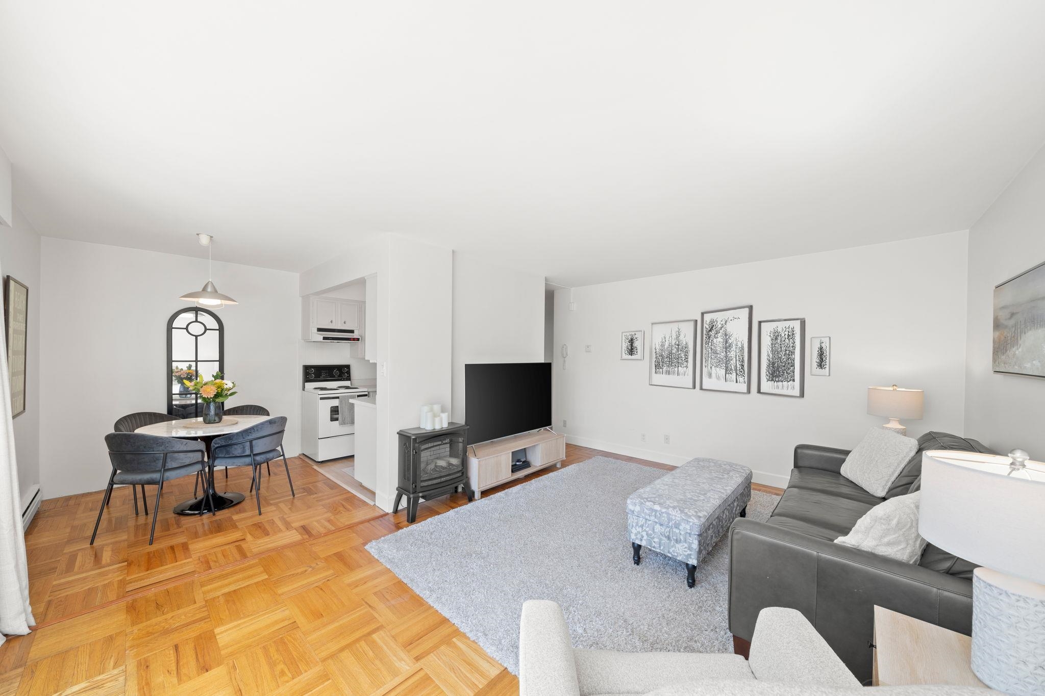504 1750 ESQUIMALT AVENUE