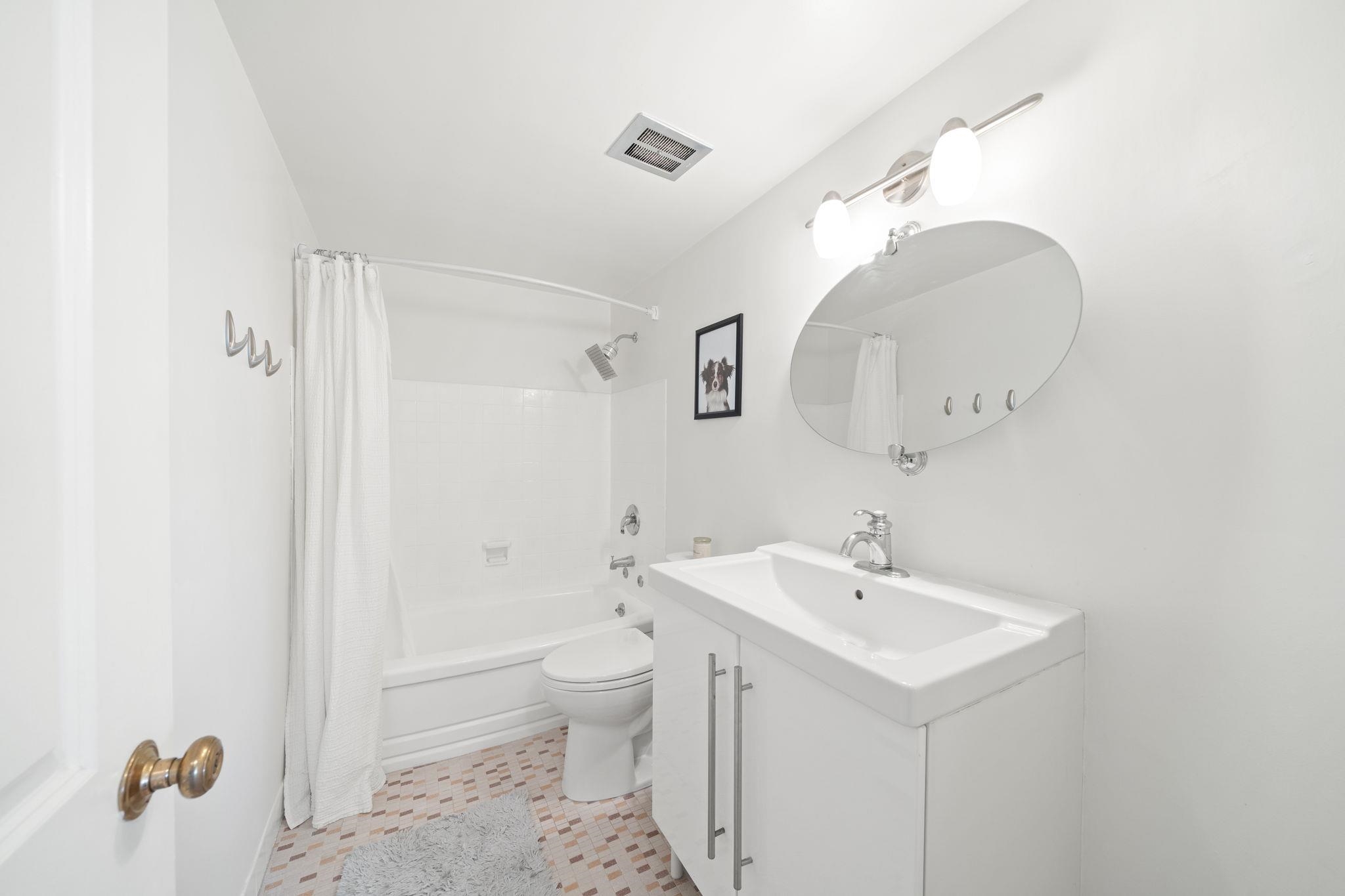 504 1750 ESQUIMALT AVENUE
