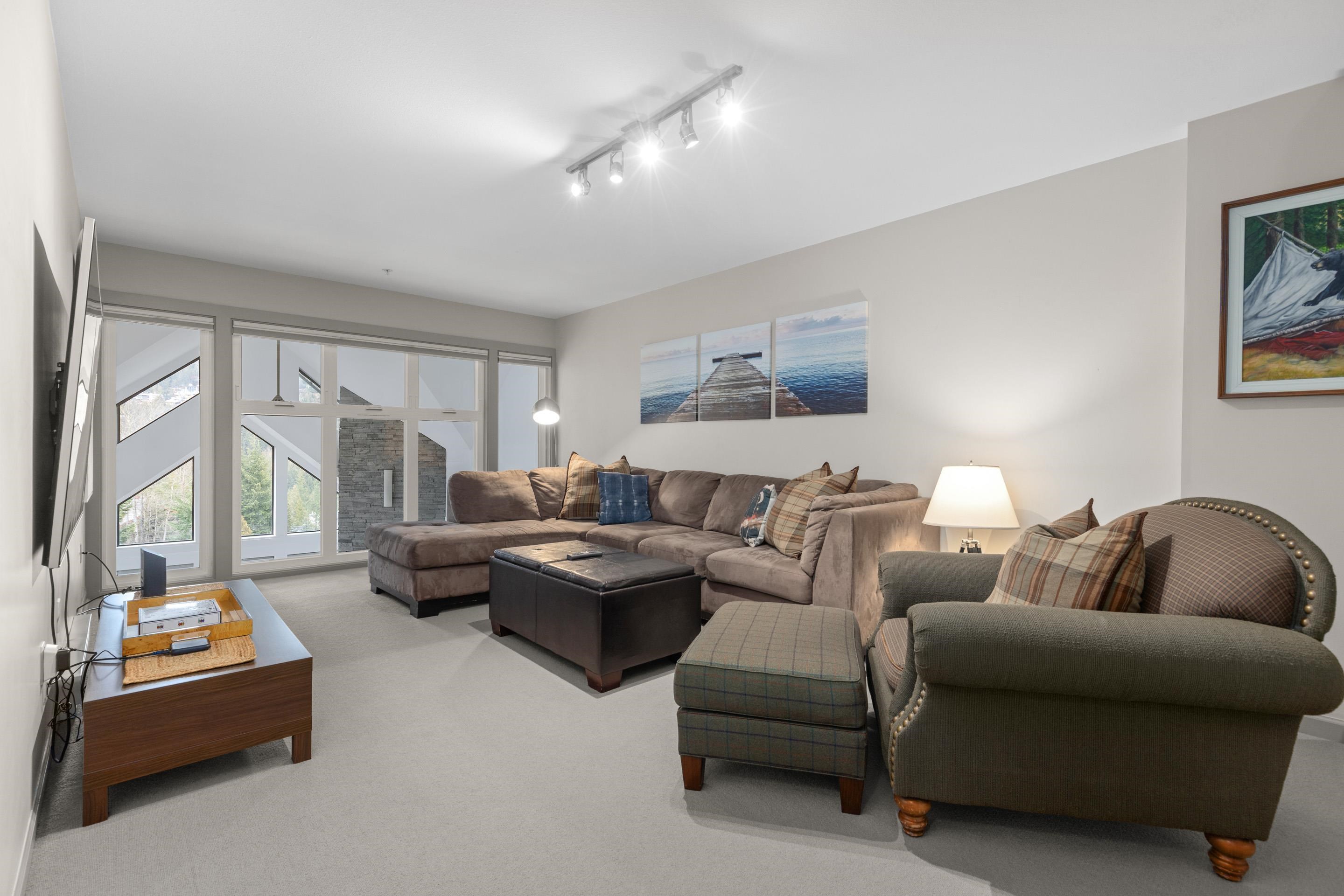 302 3212 BLUEBERRY DRIVE