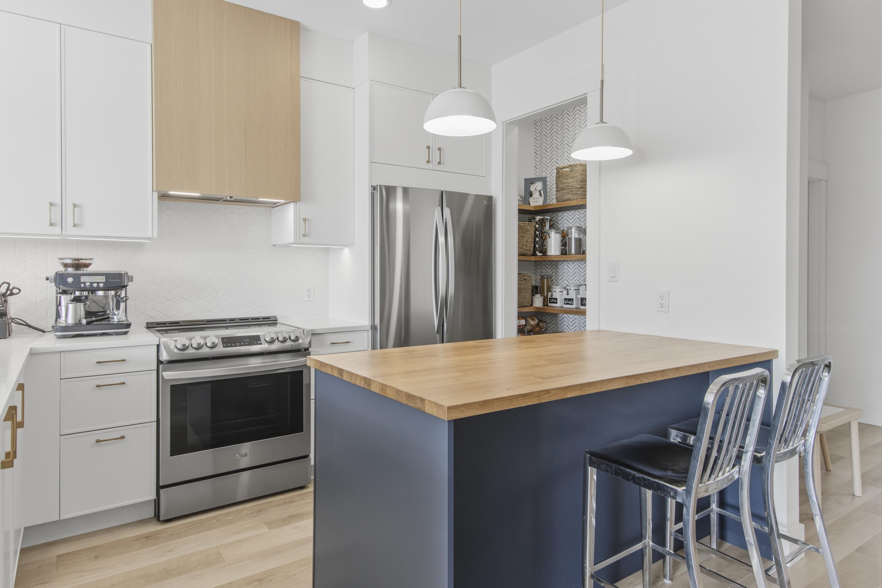 6 1024 GLACIER VIEW DRIVE