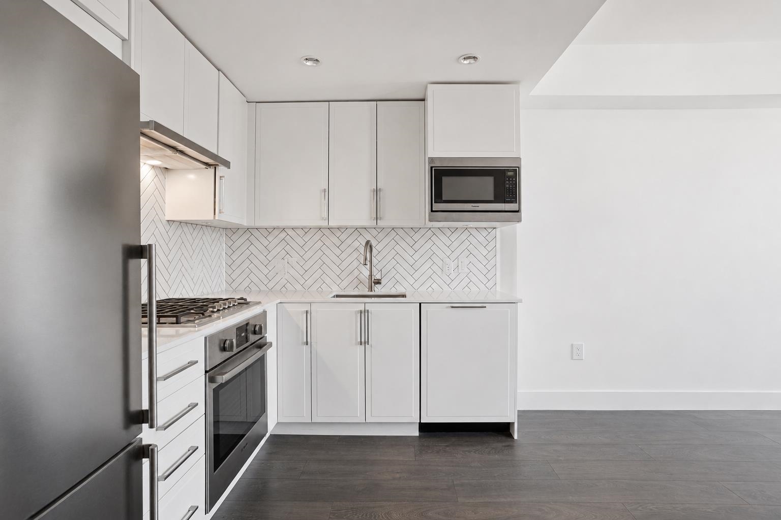 507 2435 KINGSWAY