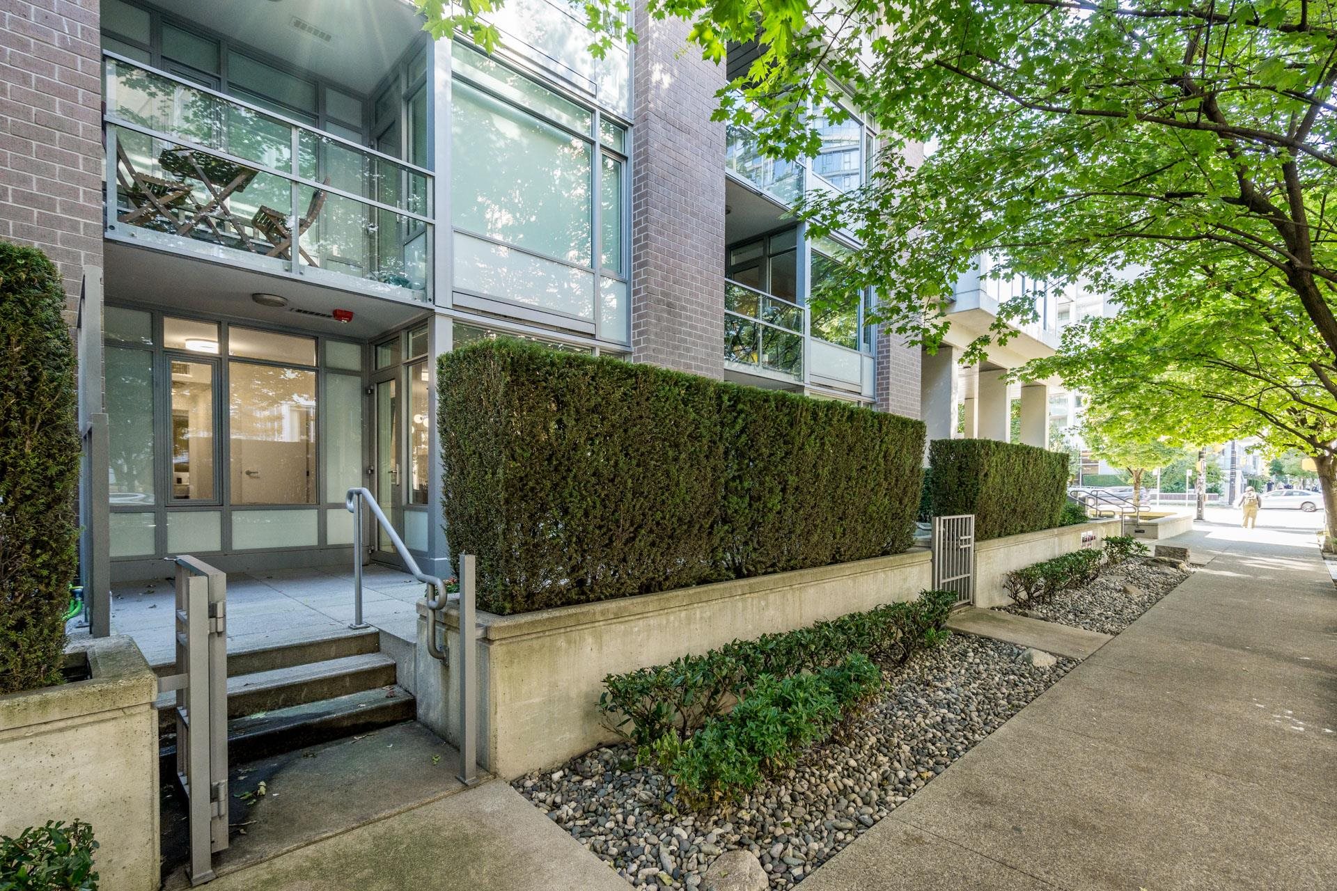 107 110 SWITCHMEN STREET