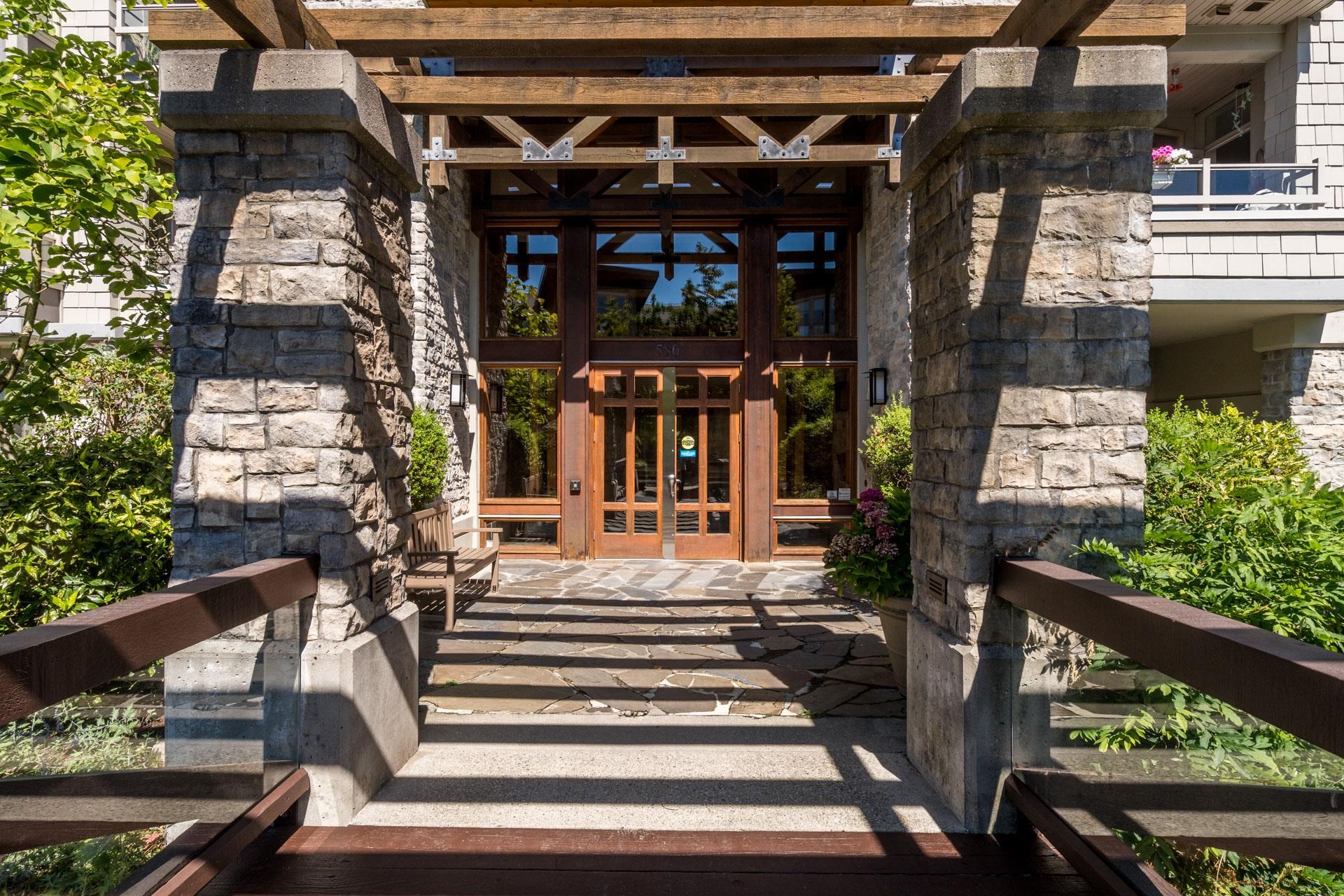204 580 RAVEN WOODS DRIVE