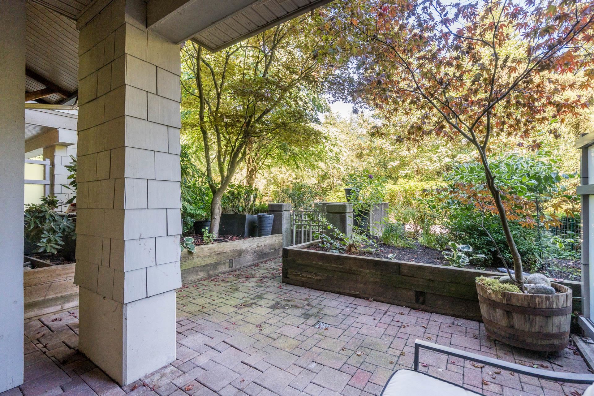 204 580 RAVEN WOODS DRIVE