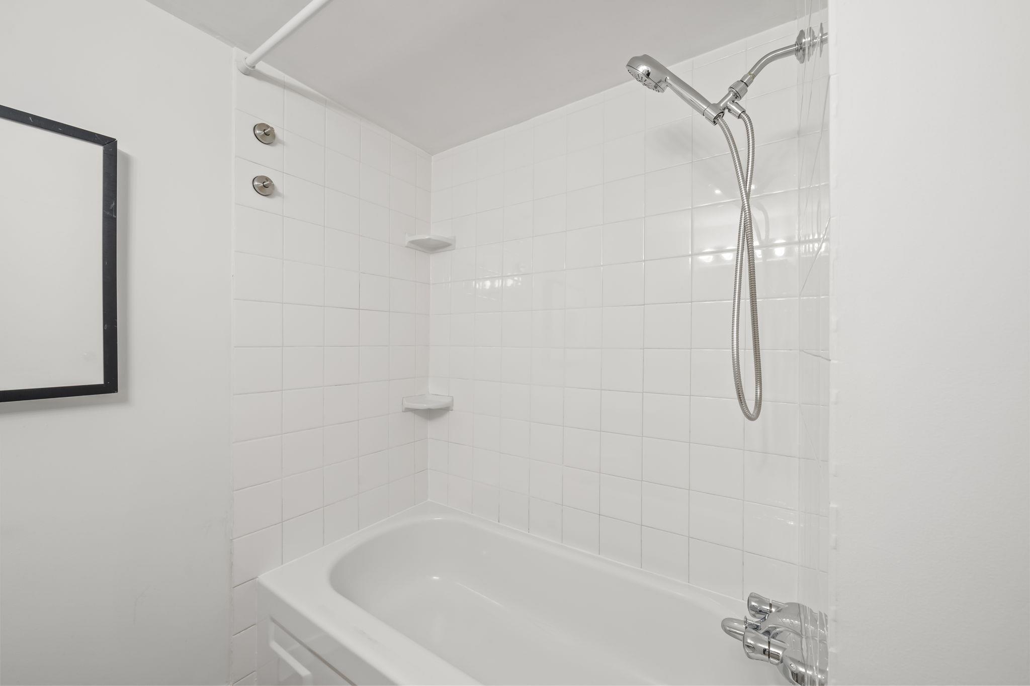 1504 3771 BARTLETT COURT