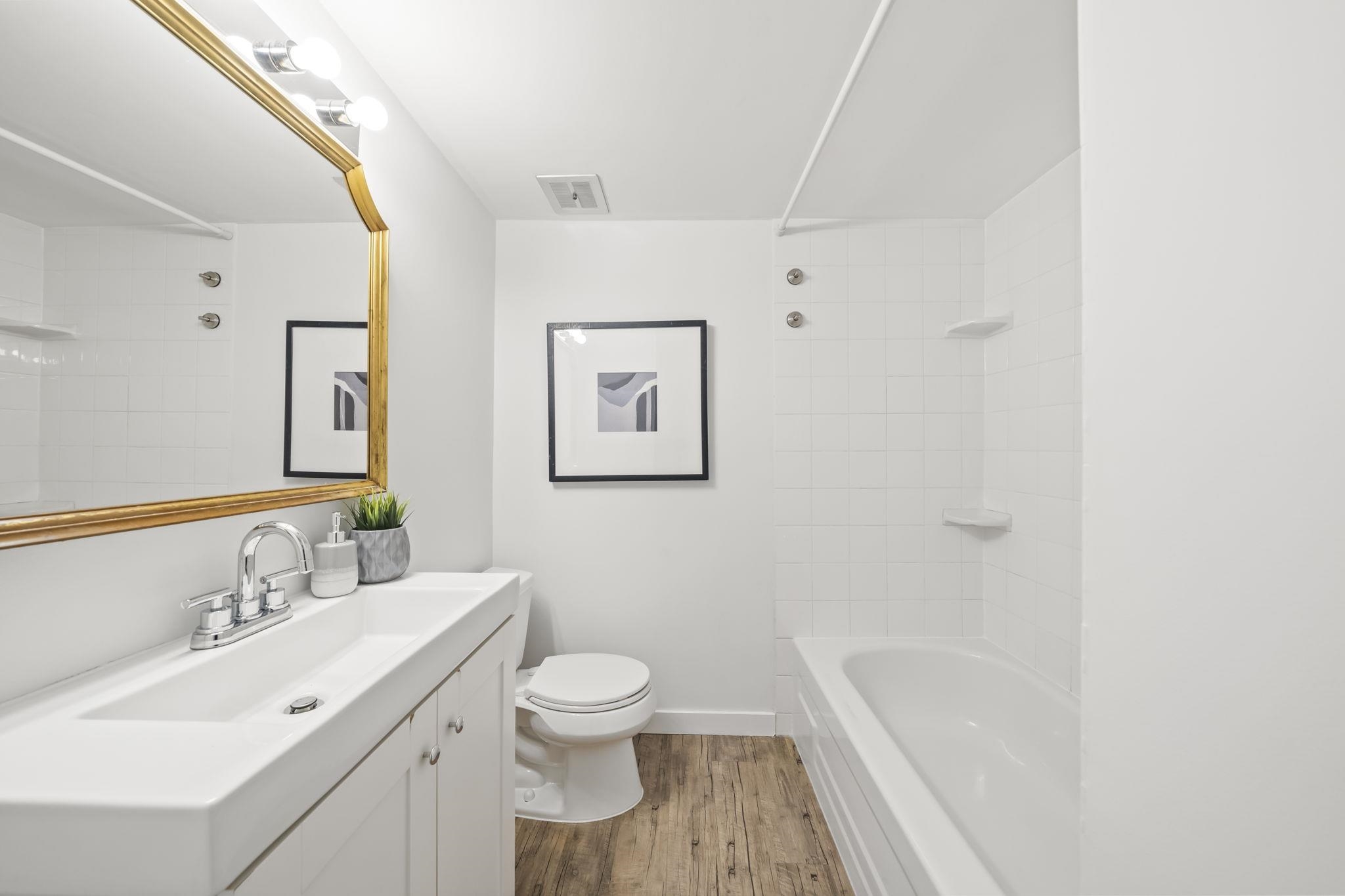1504 3771 BARTLETT COURT