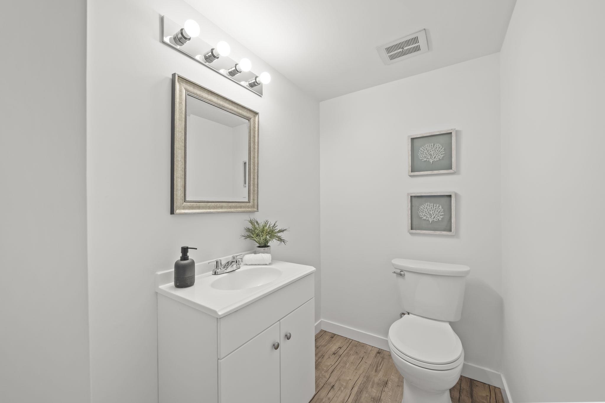 1504 3771 BARTLETT COURT