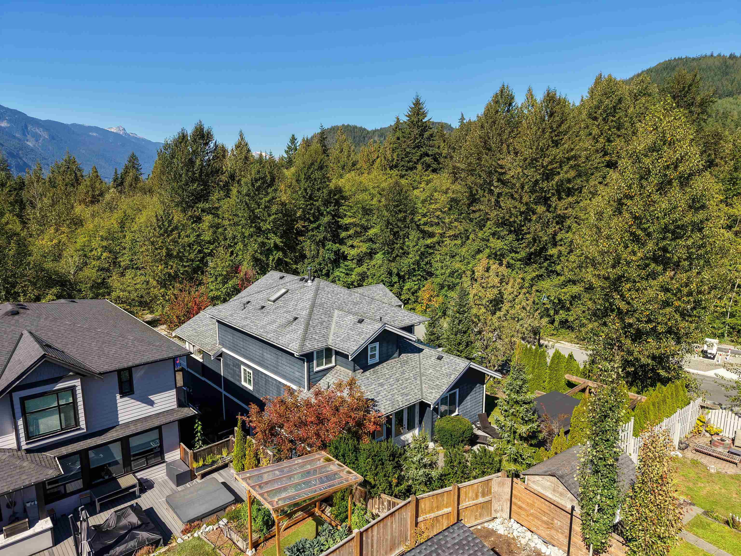 1001 JAY CRESCENT