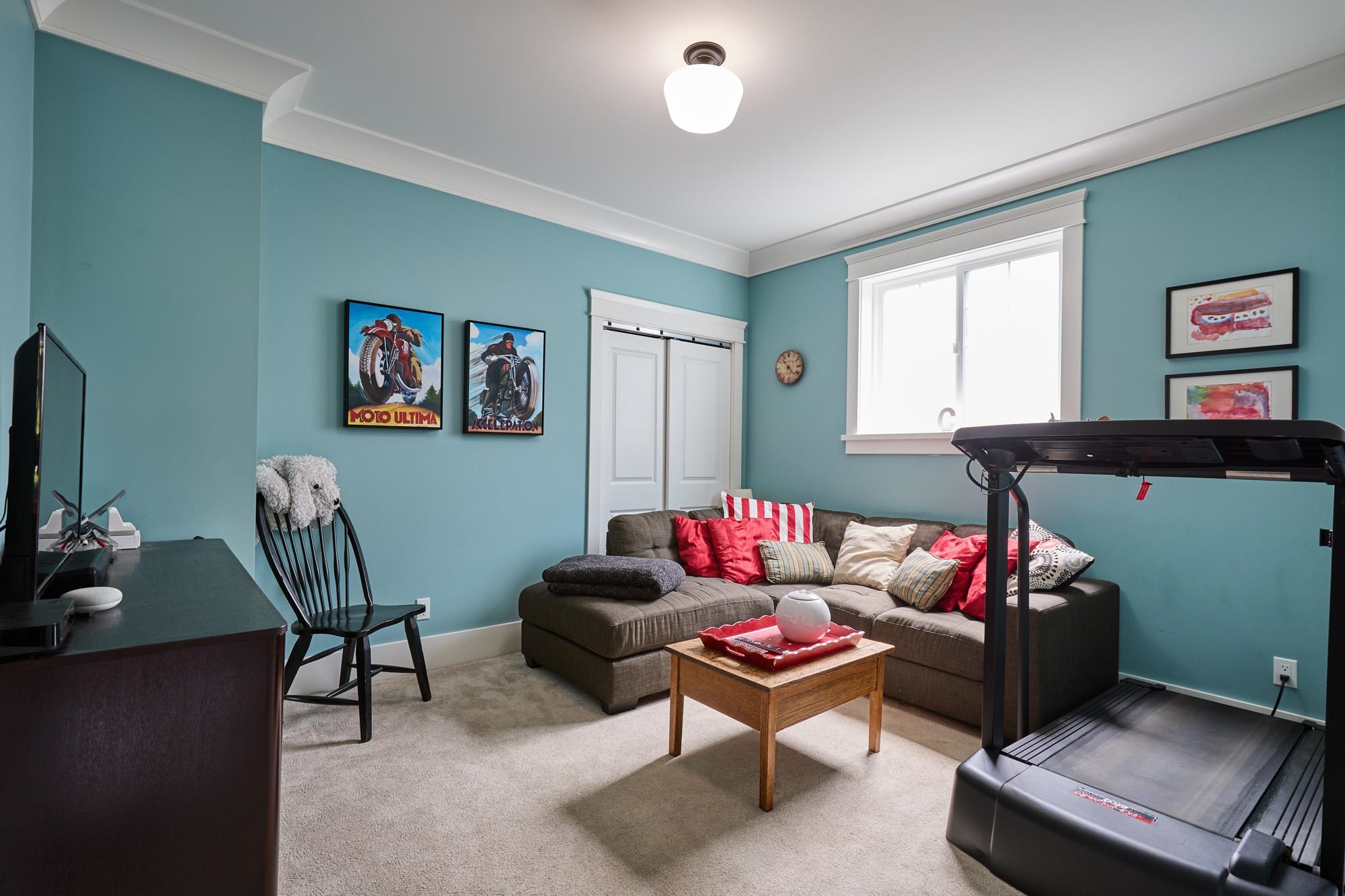 1001 JAY CRESCENT