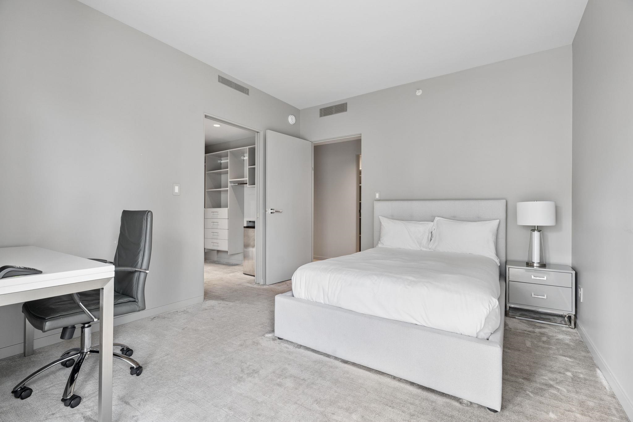 1701 1139 W CORDOVA STREET