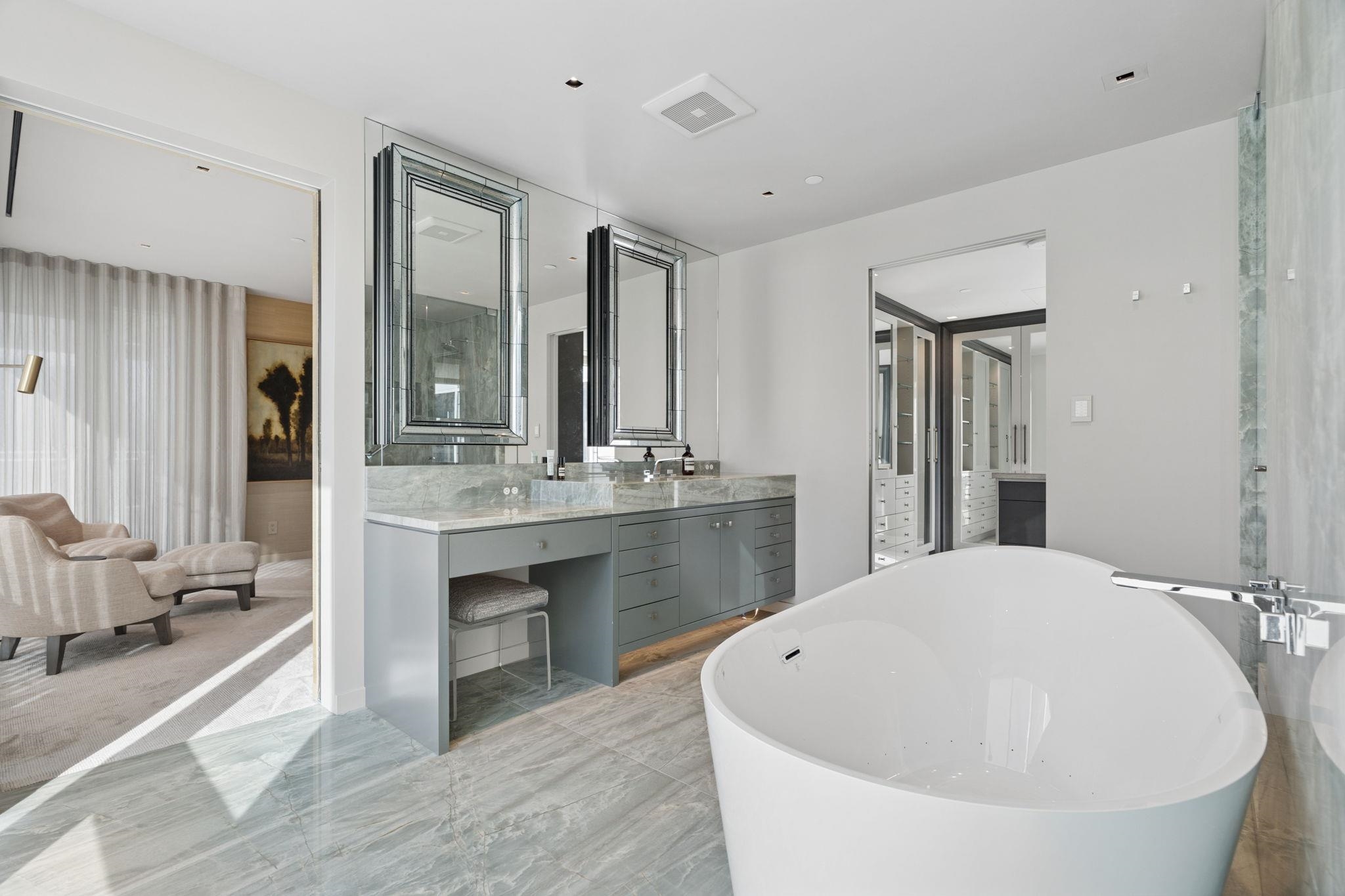 1701 1139 W CORDOVA STREET