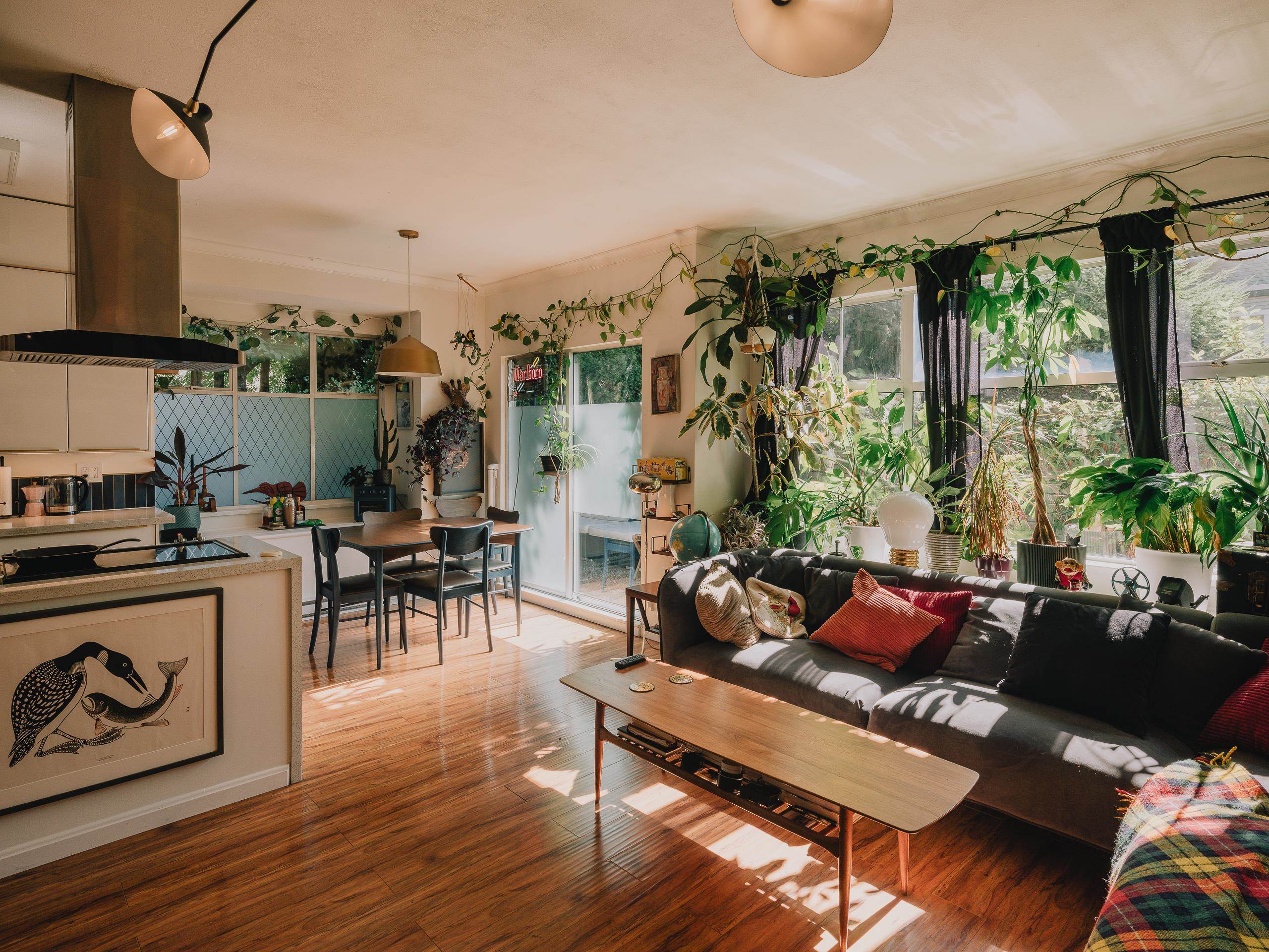 25 5988 HASTINGS STREET