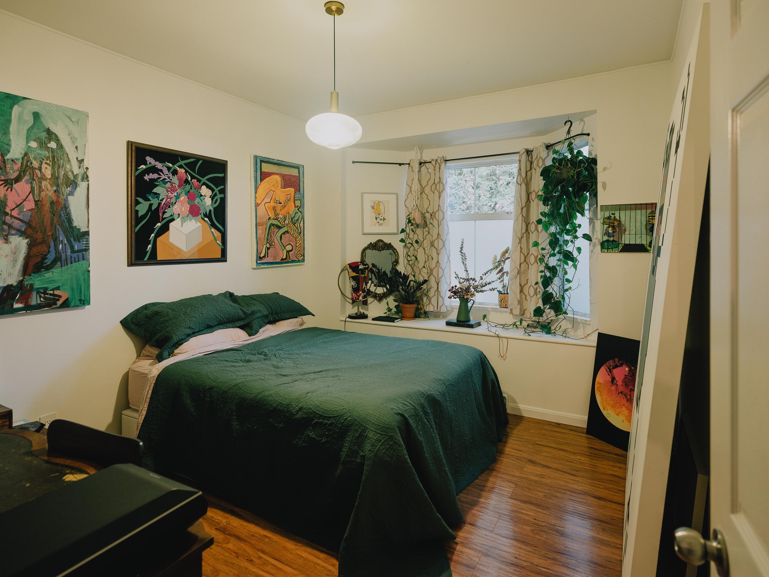 25 5988 HASTINGS STREET