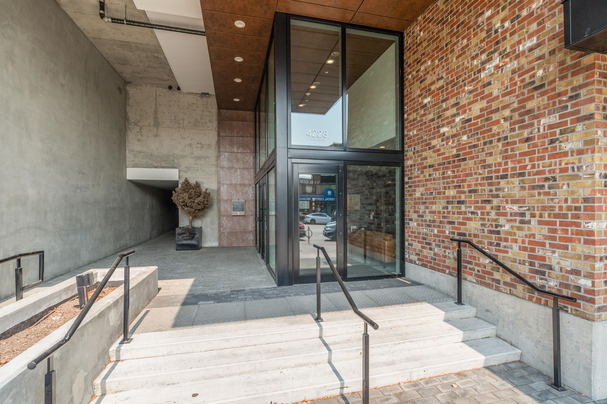 305 4223 HASTINGS STREET