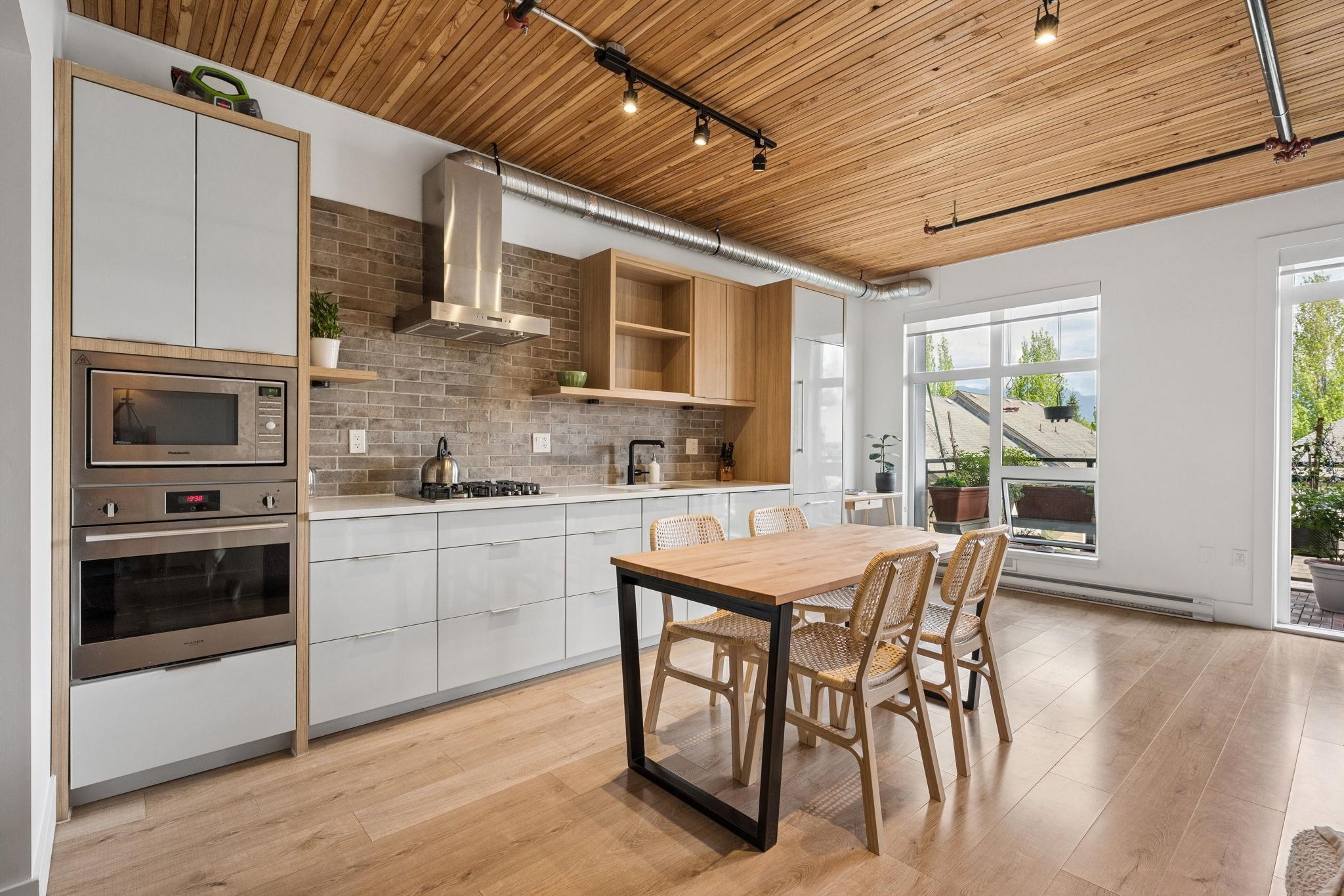 305 4223 HASTINGS STREET