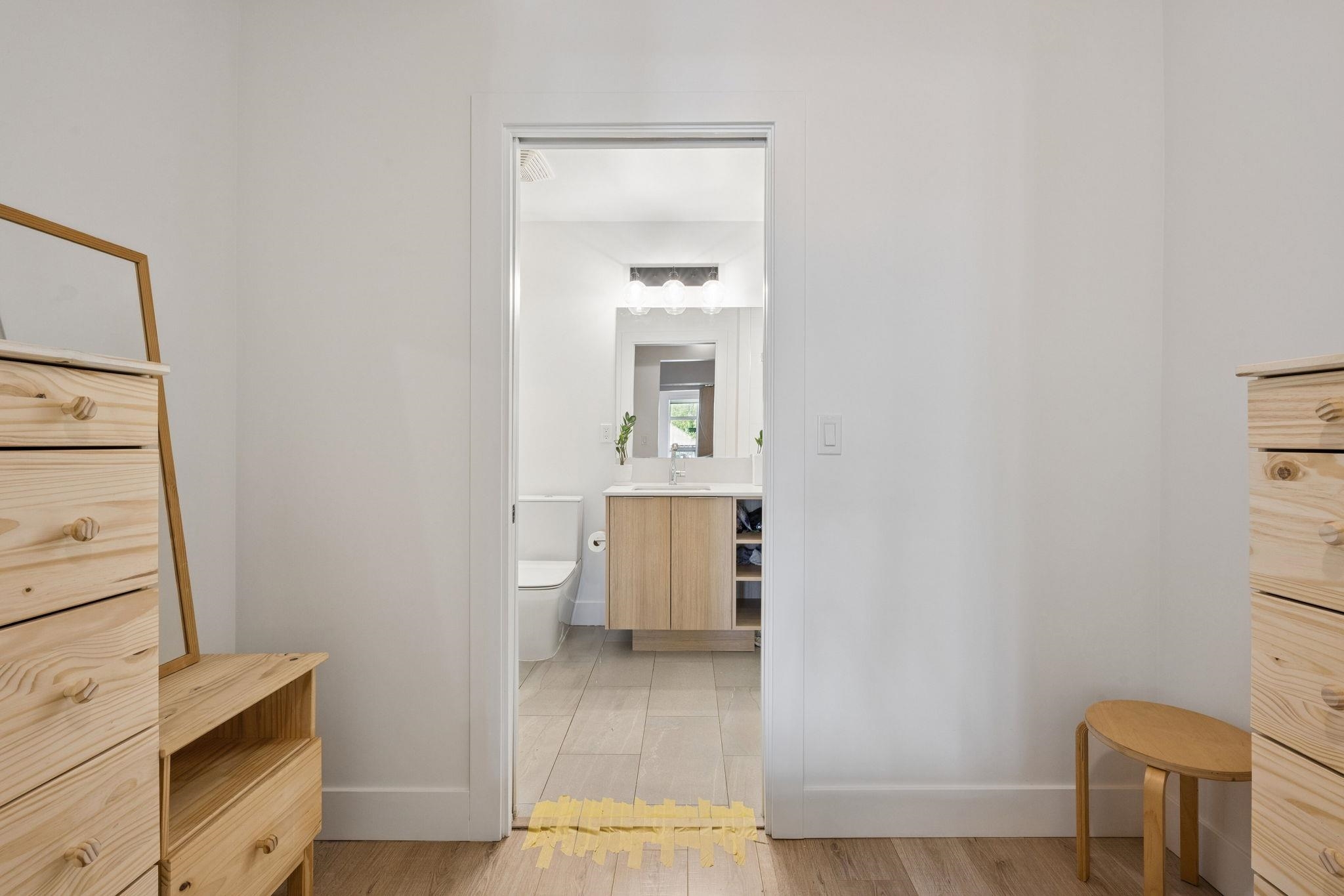 305 4223 HASTINGS STREET