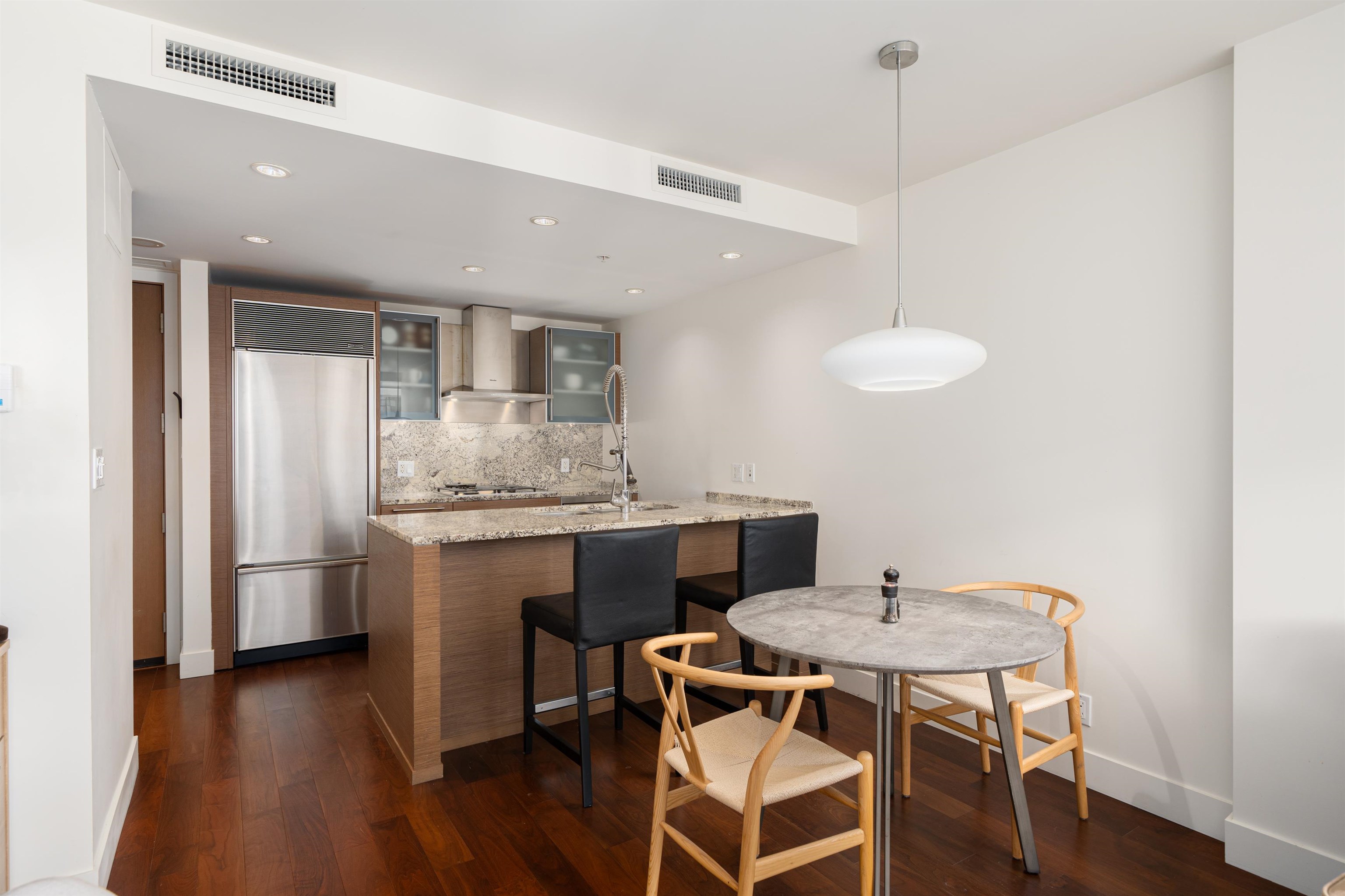 2704 1111 ALBERNI STREET