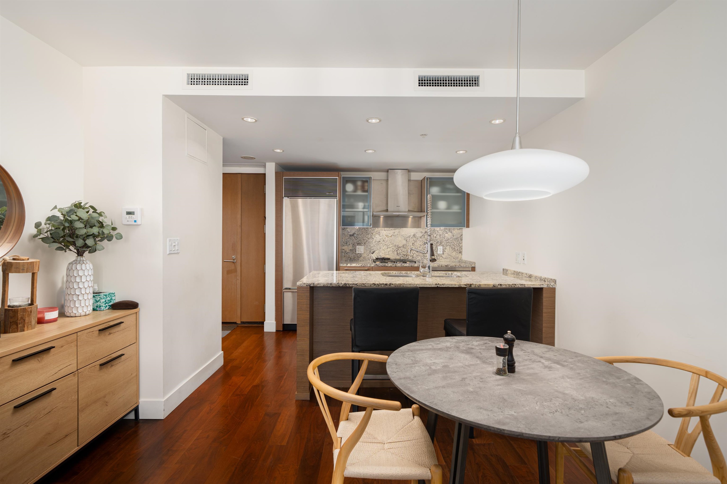 2704 1111 ALBERNI STREET