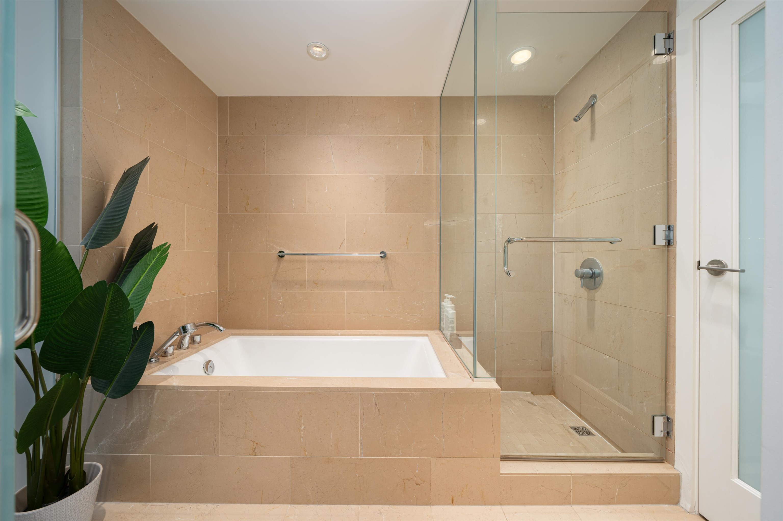 2704 1111 ALBERNI STREET