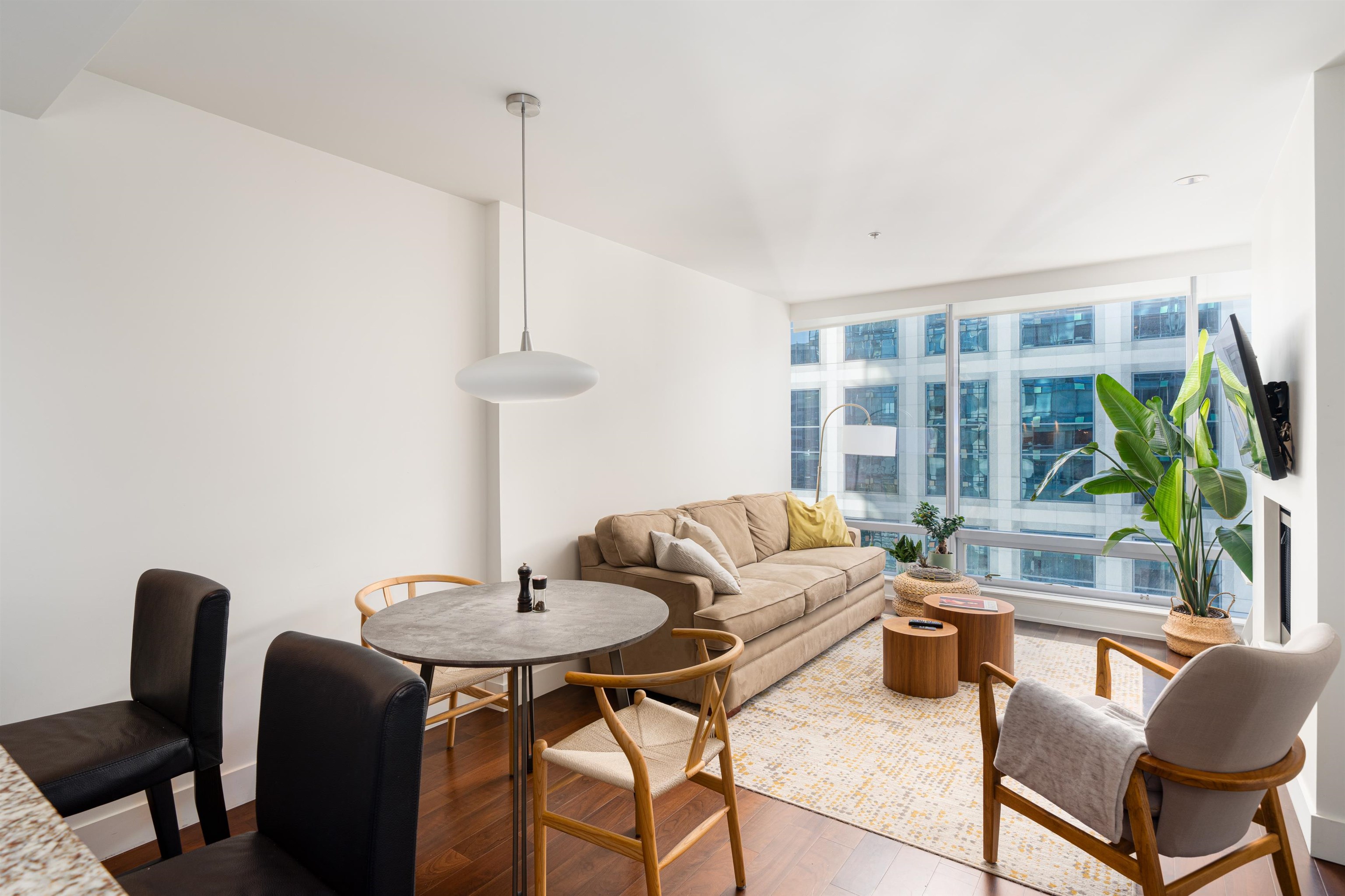 2704 1111 ALBERNI STREET
