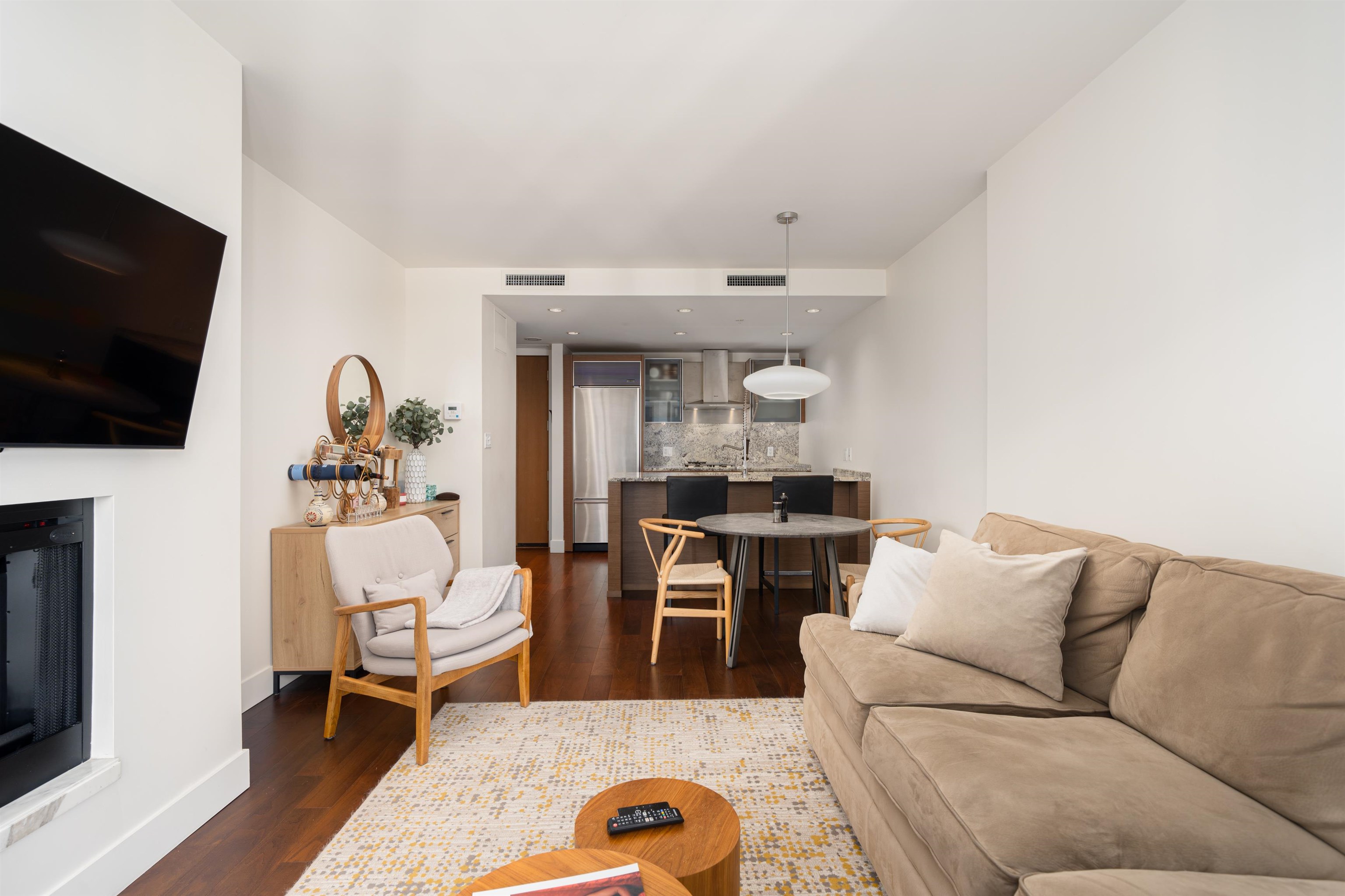 2704 1111 ALBERNI STREET