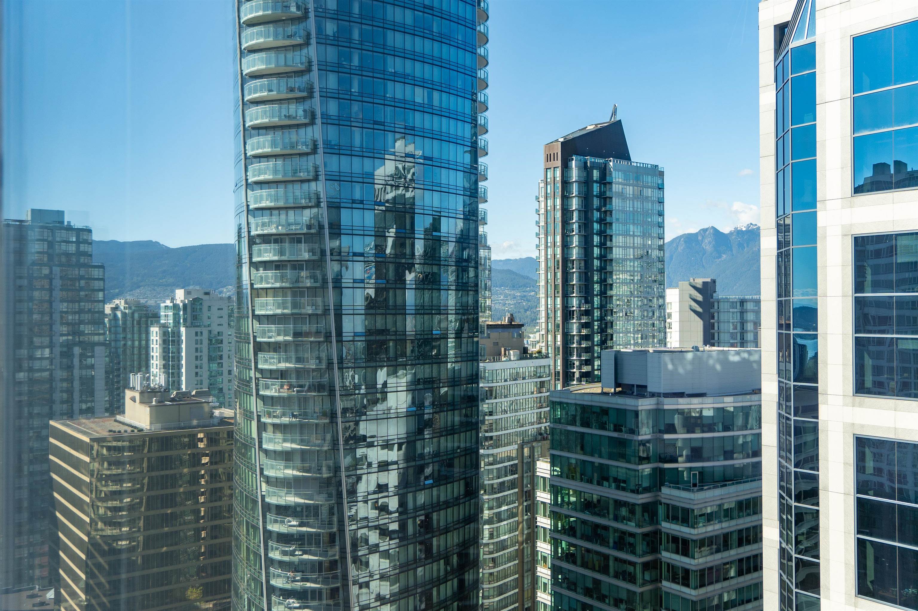 2704 1111 ALBERNI STREET