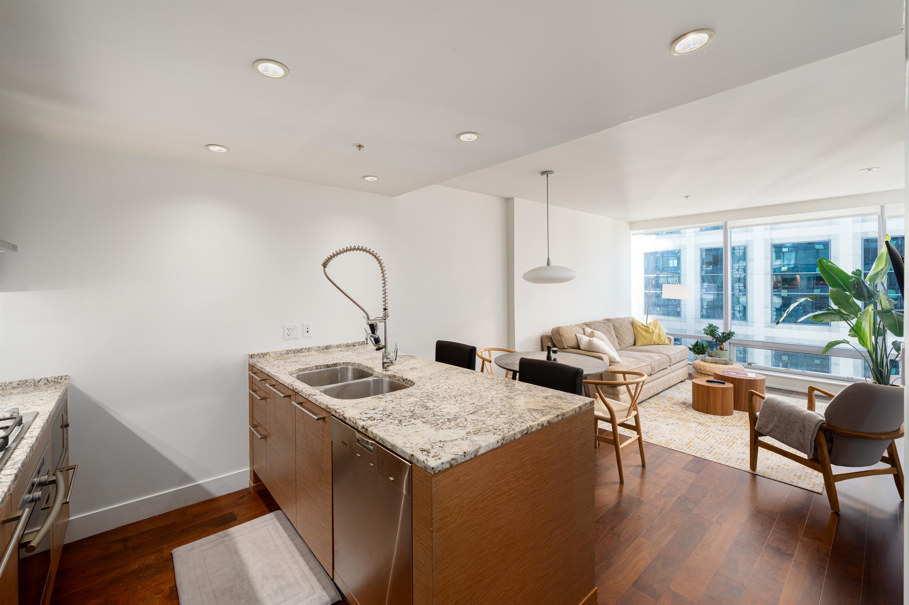 2704 1111 ALBERNI STREET