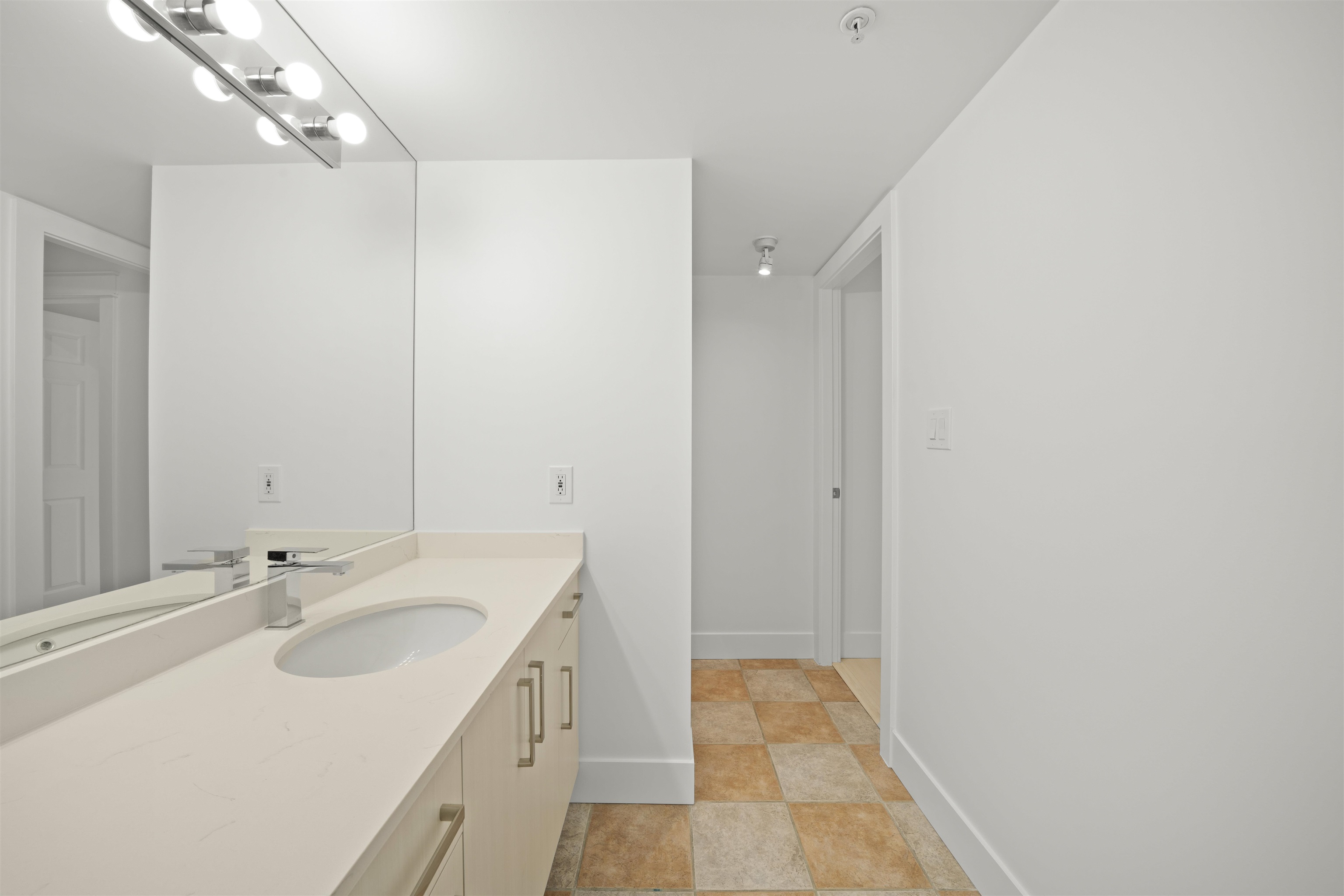 2501 63 KEEFER PLACE
