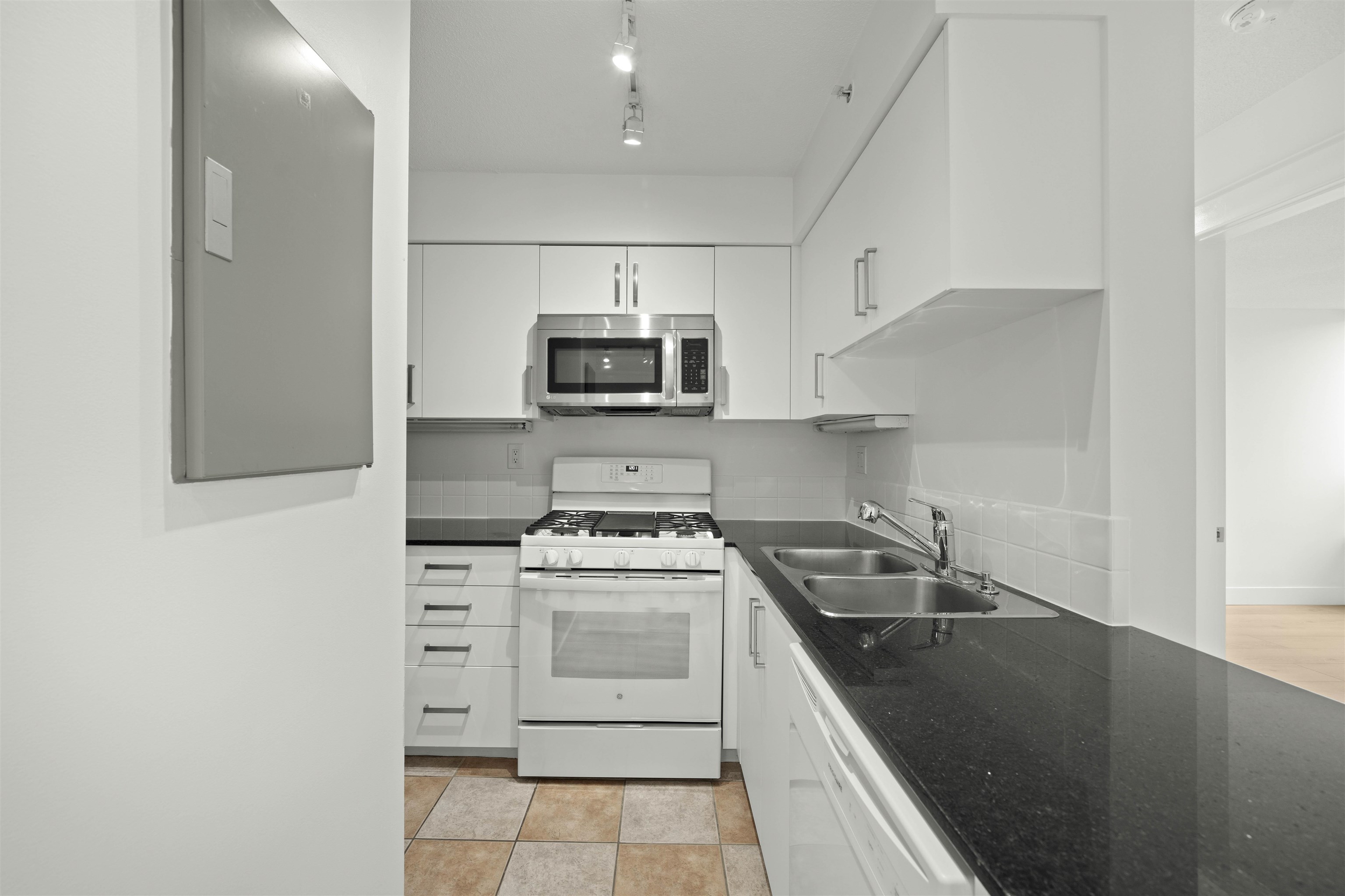 2501 63 KEEFER PLACE
