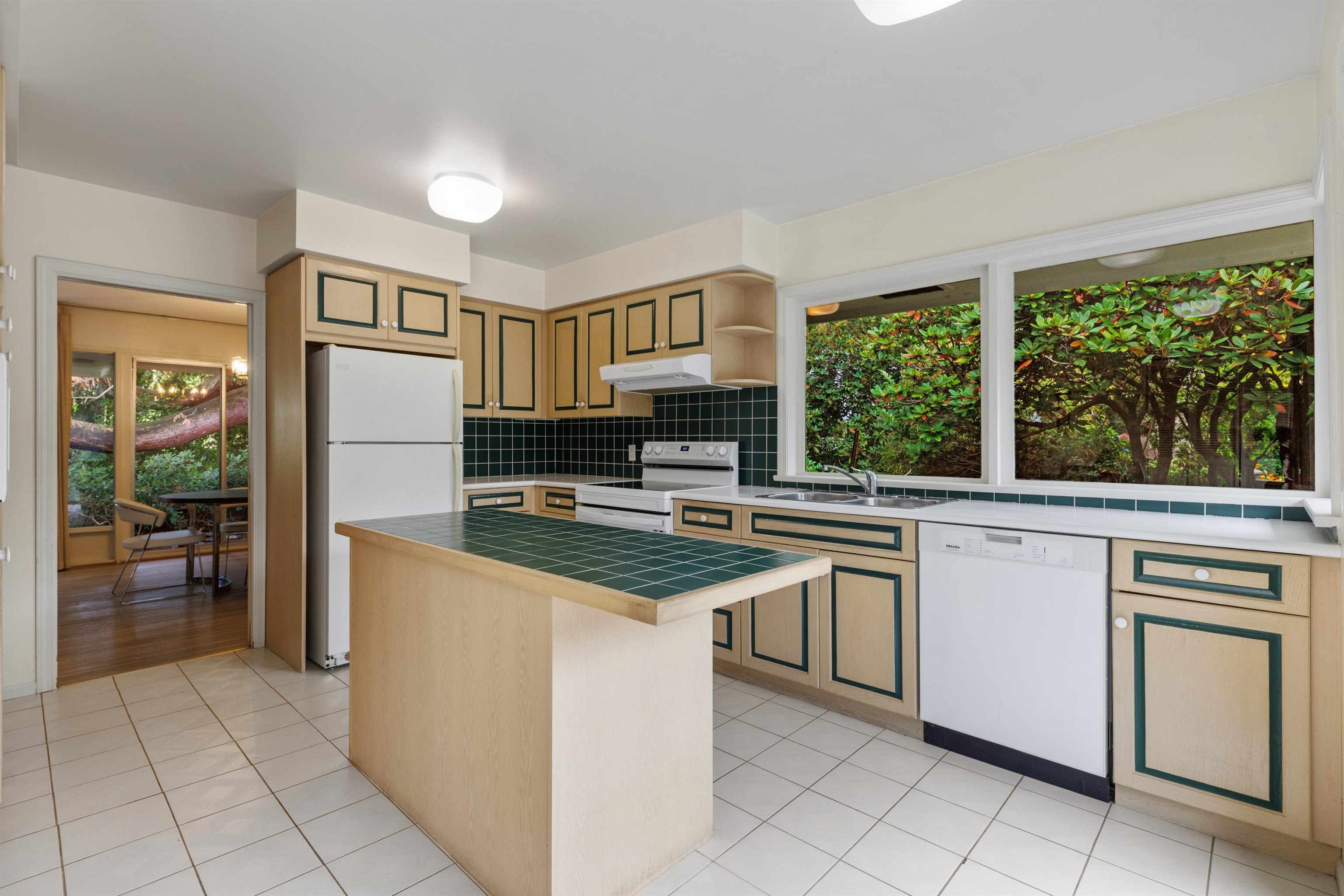 3692 SUNNYCREST DRIVE