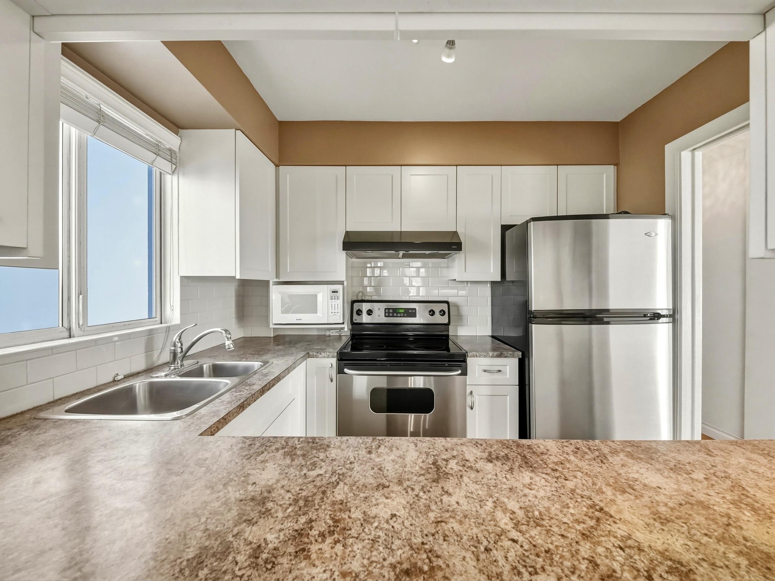 702 2246 BELLEVUE AVENUE