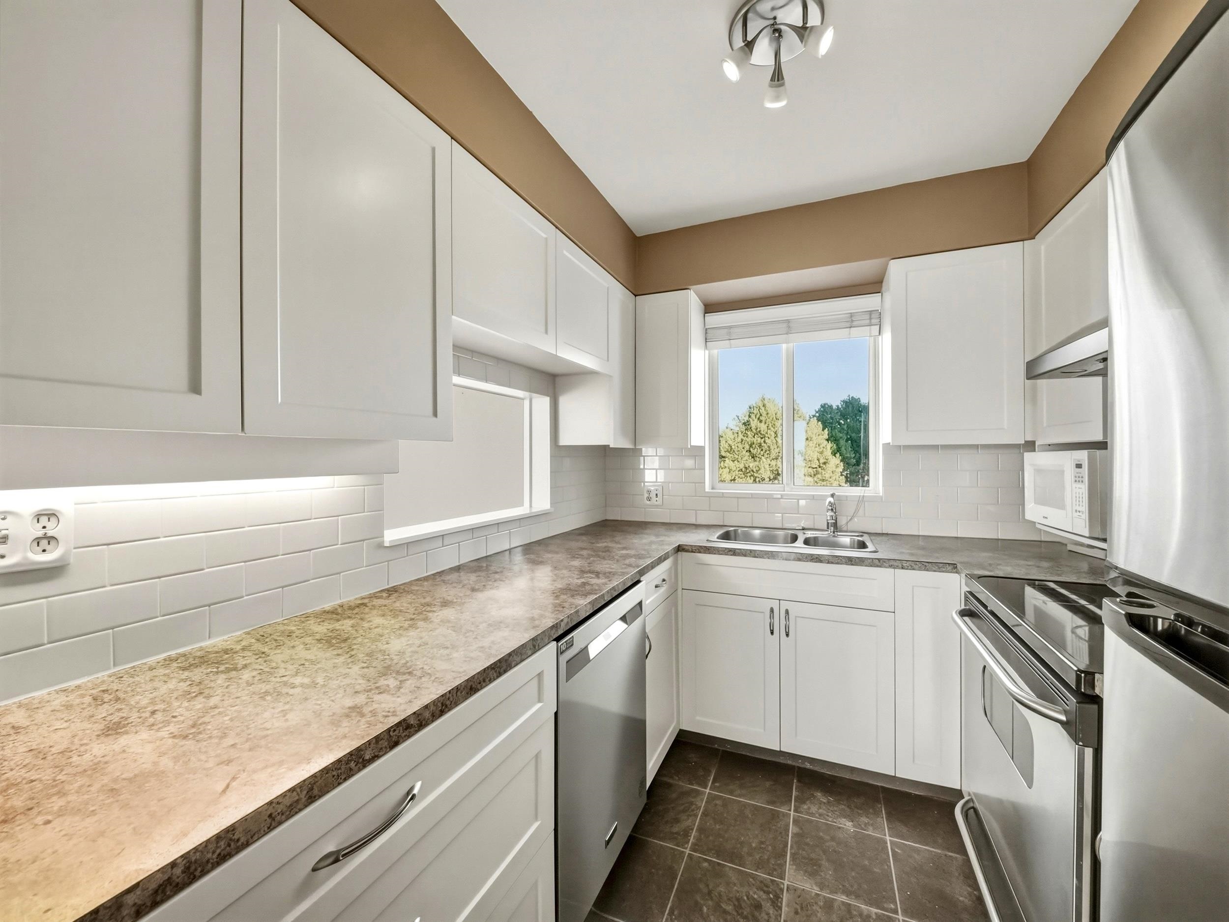 702 2246 BELLEVUE AVENUE