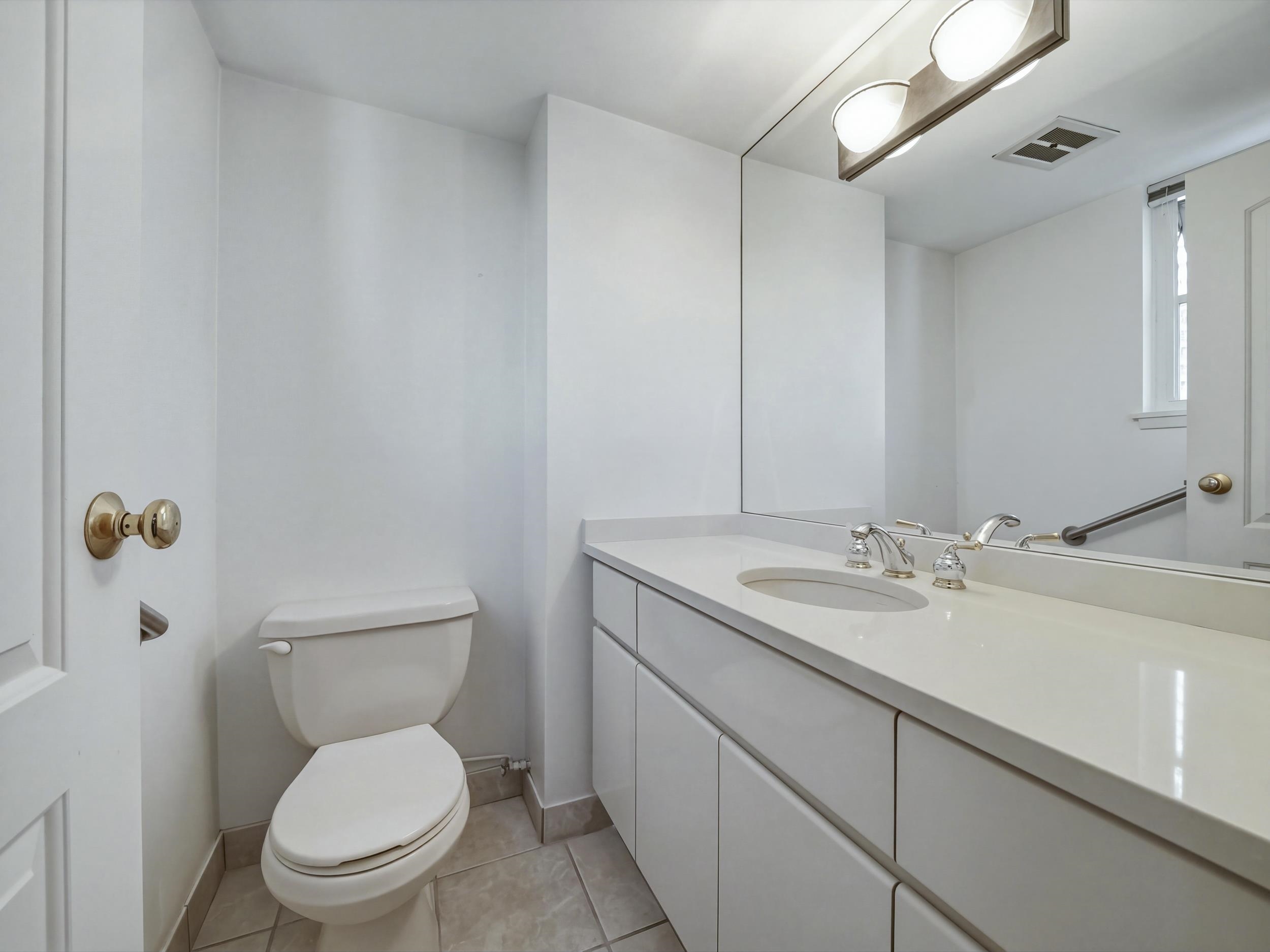 702 2246 BELLEVUE AVENUE