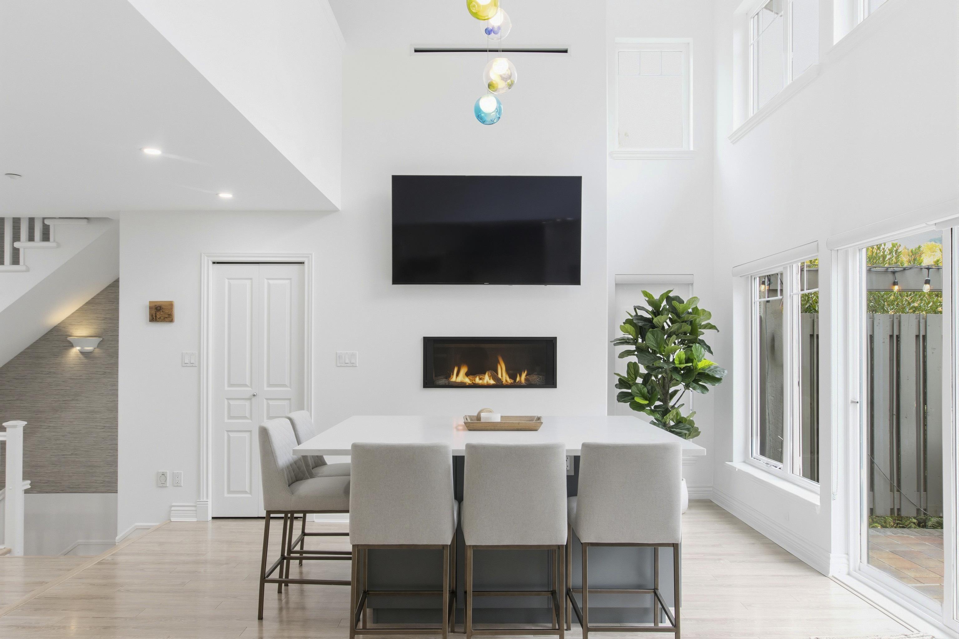 25 WHITECAP COURT