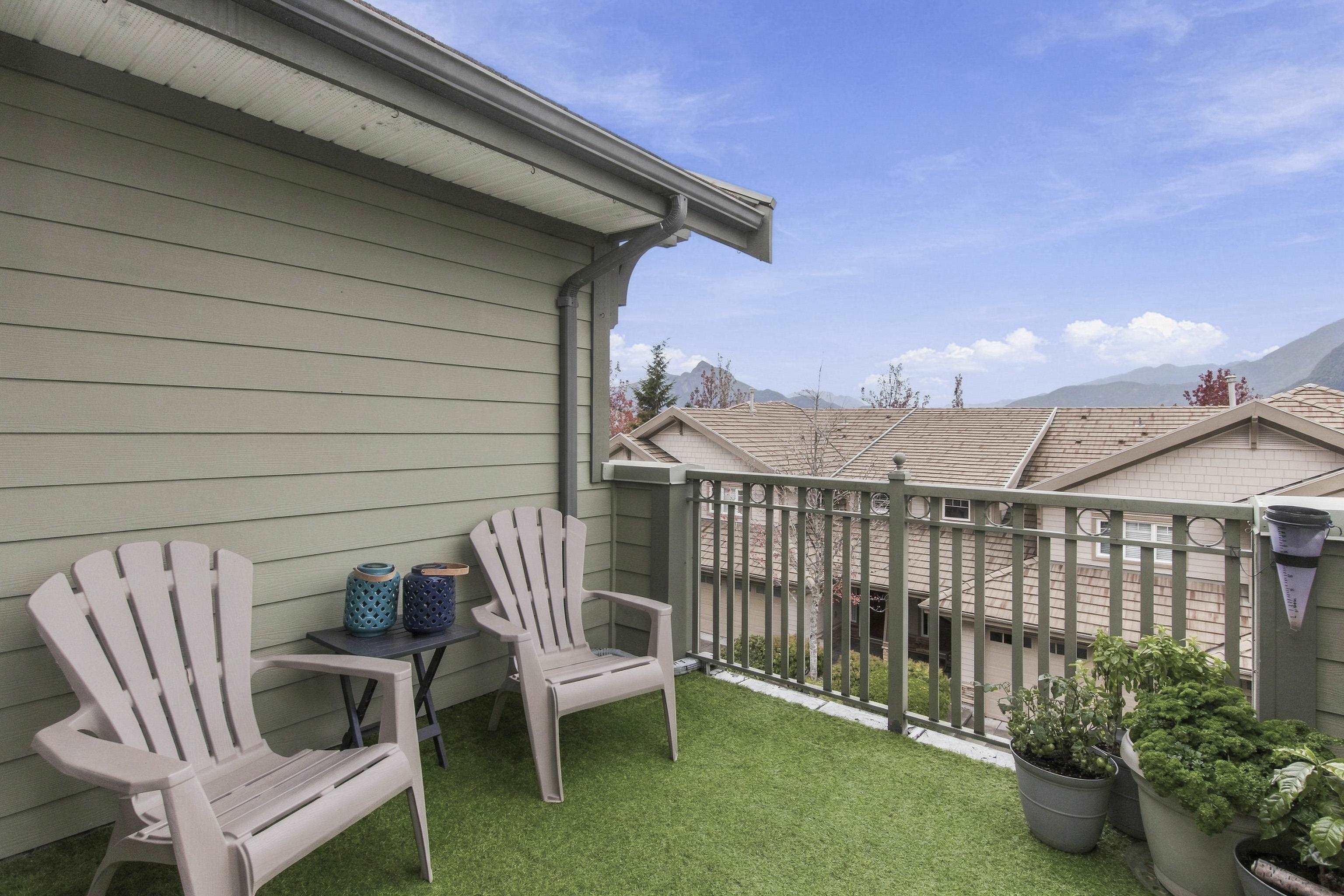 25 WHITECAP COURT